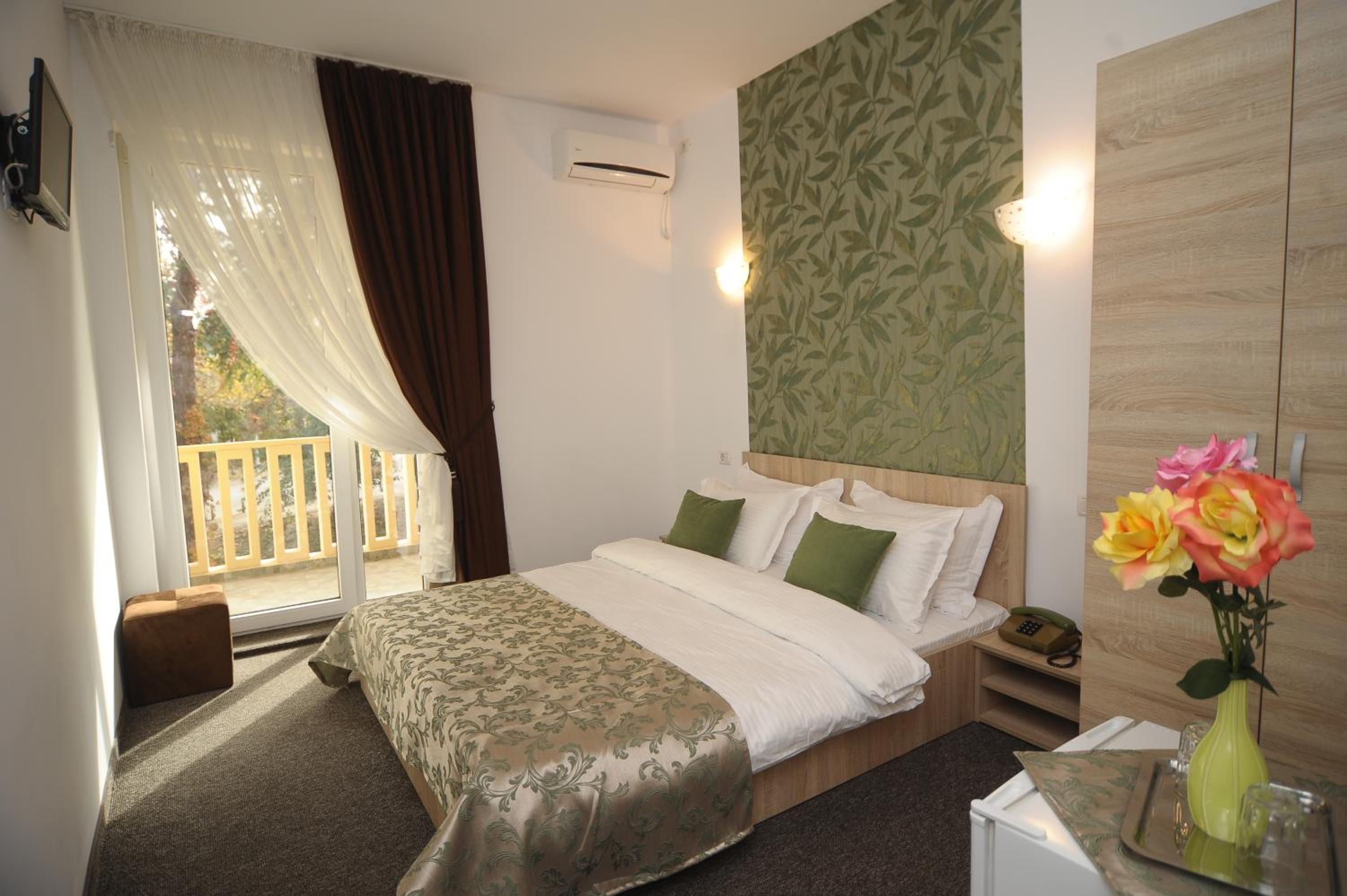Double Room - Photo 8