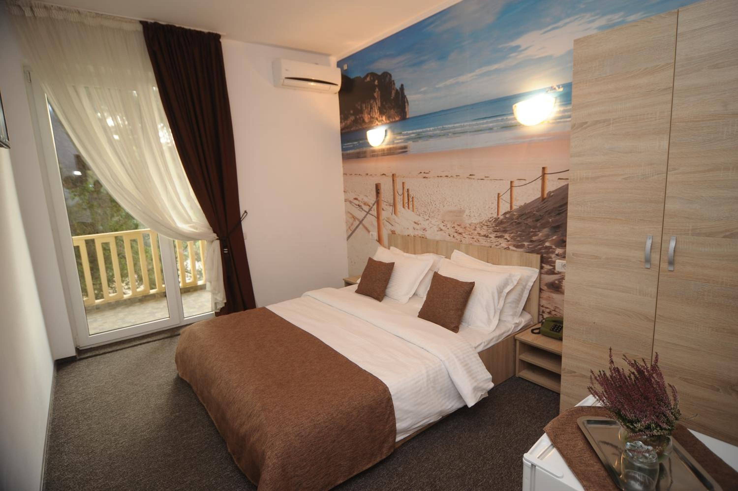 Double Room - Photo 9