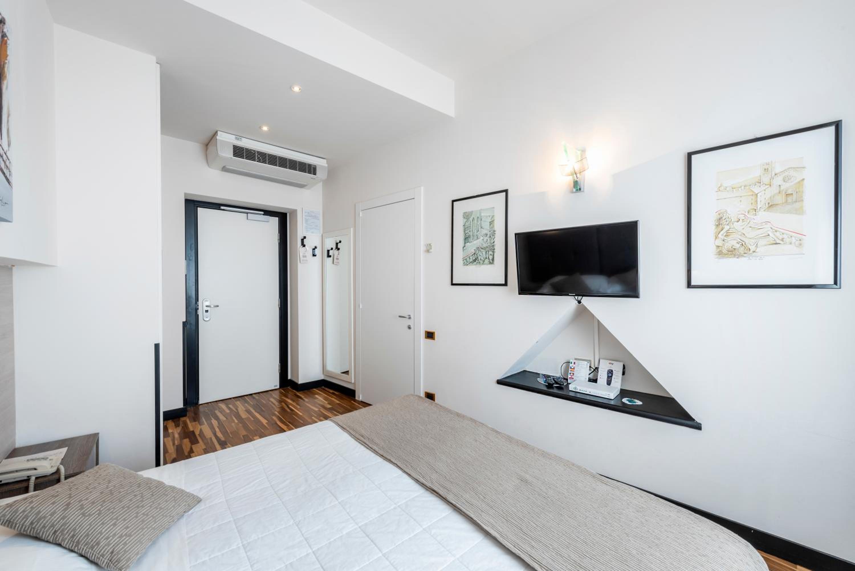 Double Room with Mountain View - Photo 2