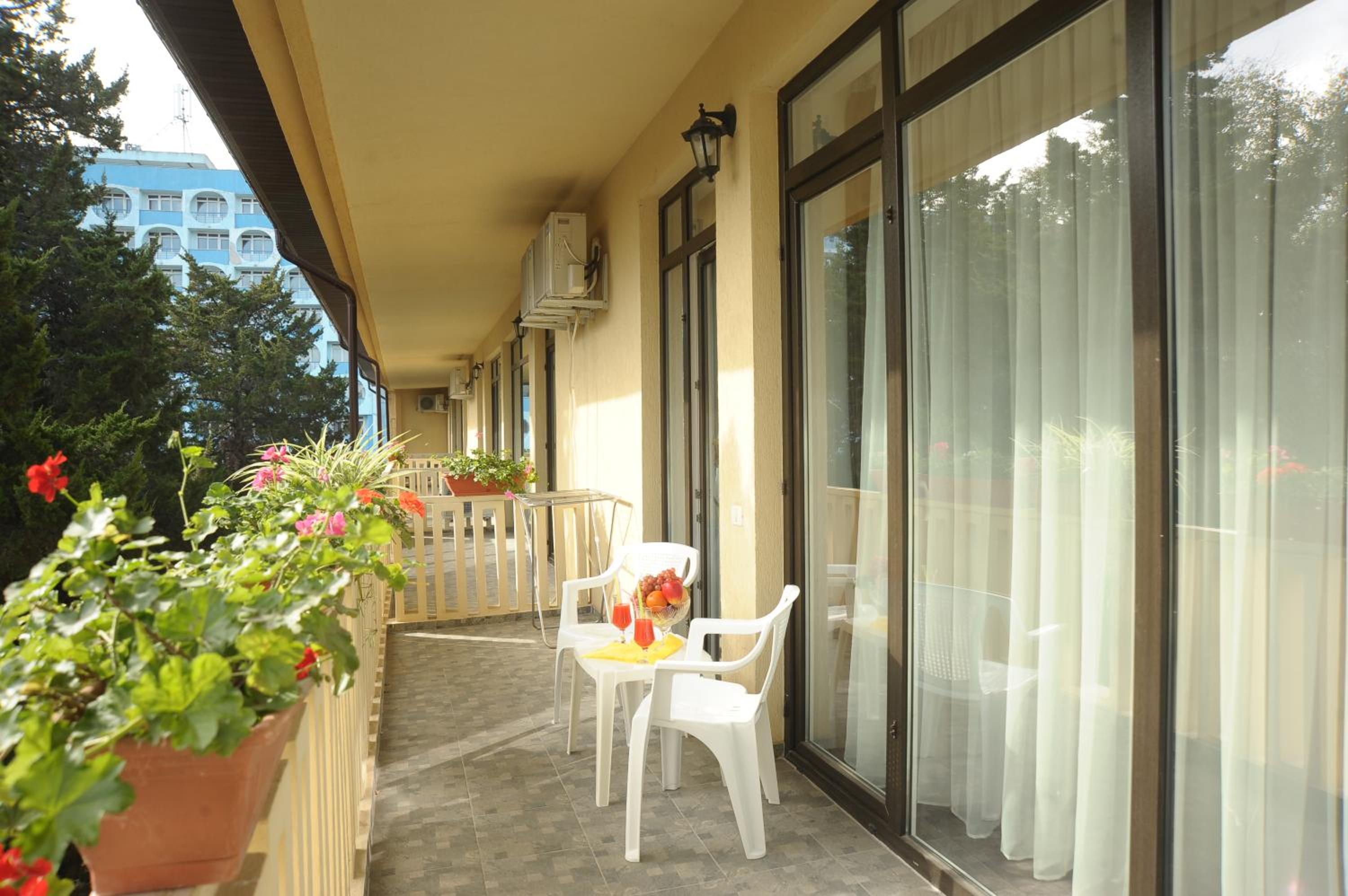 Double Room - Photo 6