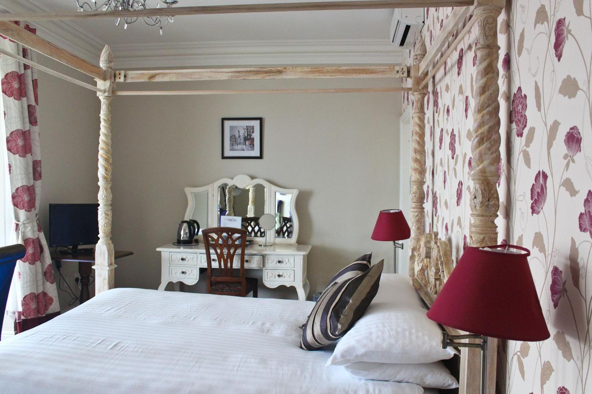 Deluxe Double Room with Four Poster Bed with Sea View photo 1