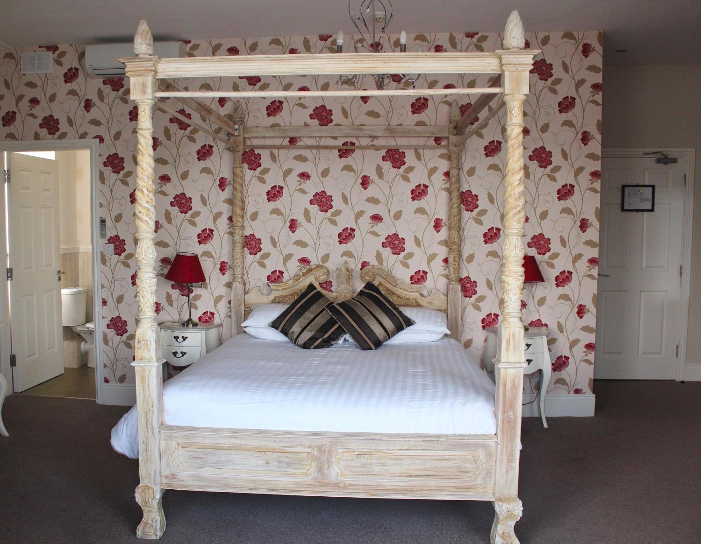 Classic Four Poster Room with Sea View photo 1