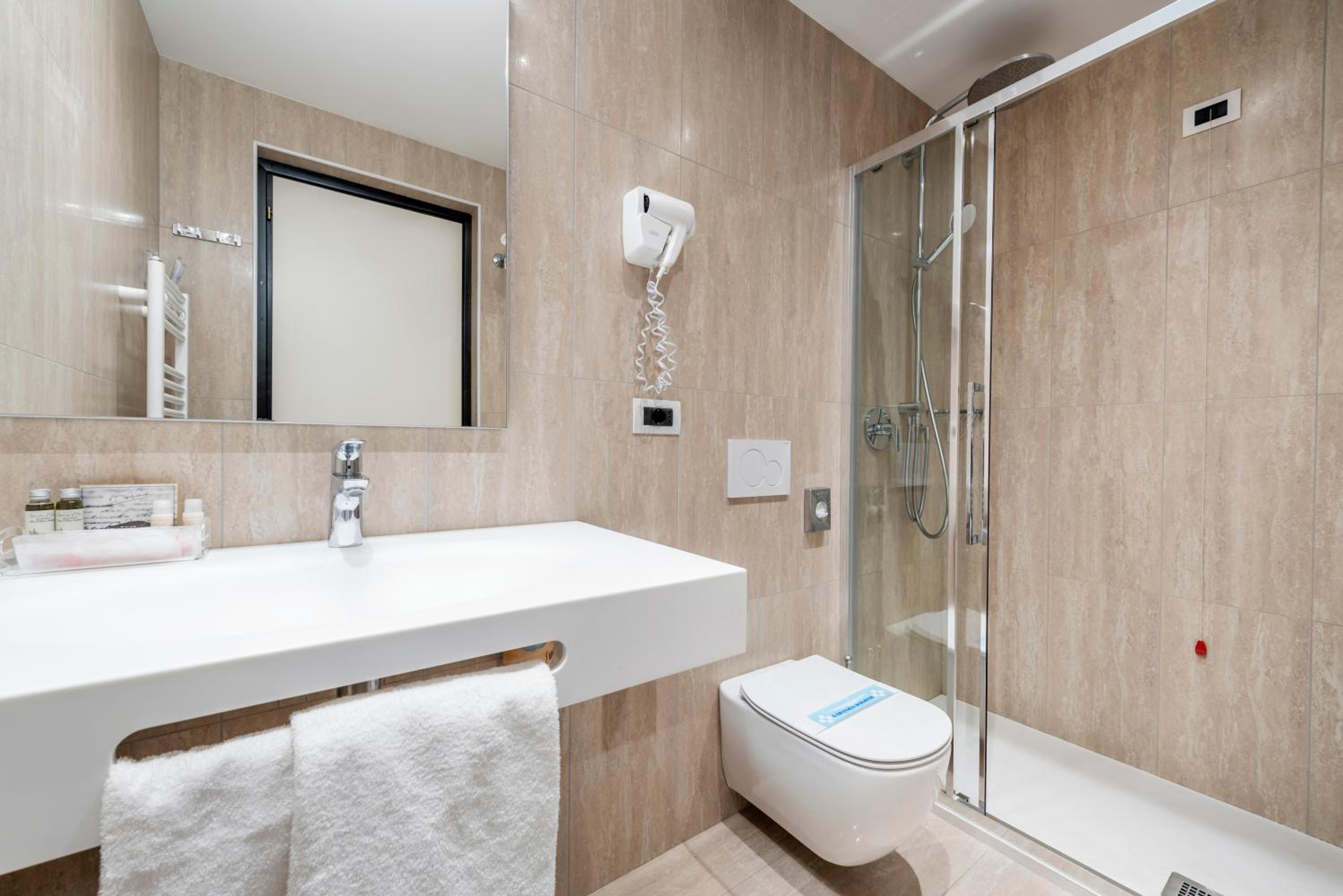 Double Room with Mountain View - Photo 4