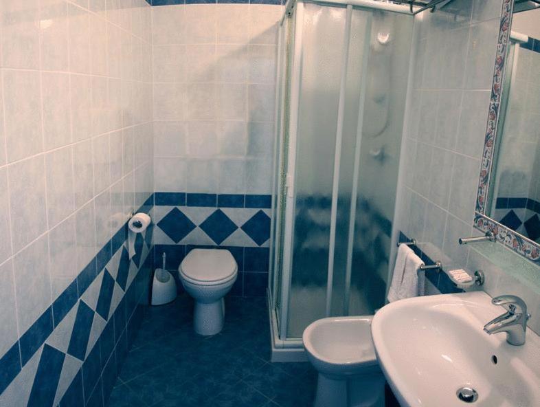 Double or Twin Room - Photo 3