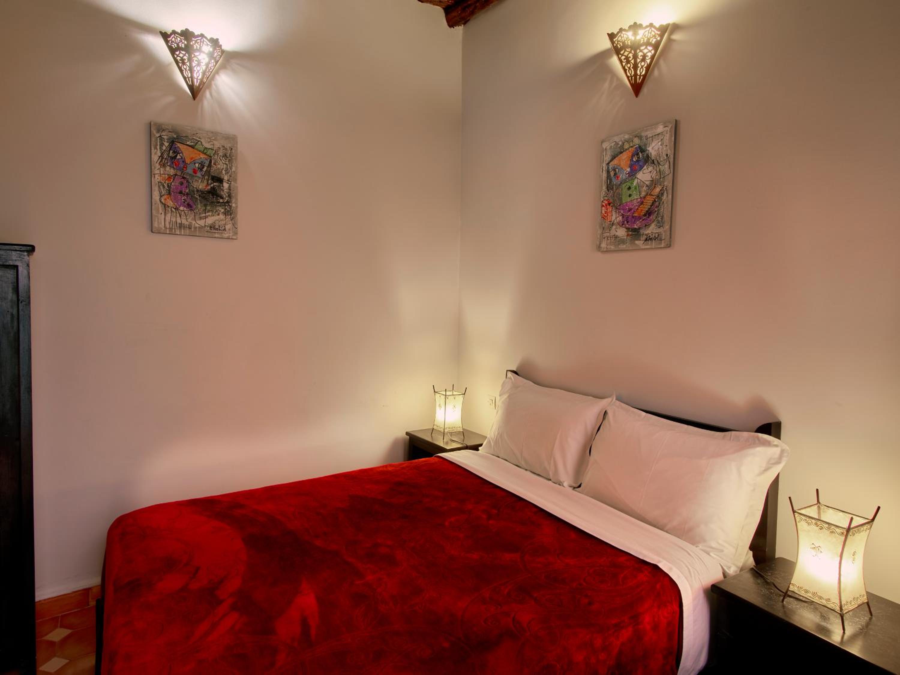 Standard Double Room - Photo 9