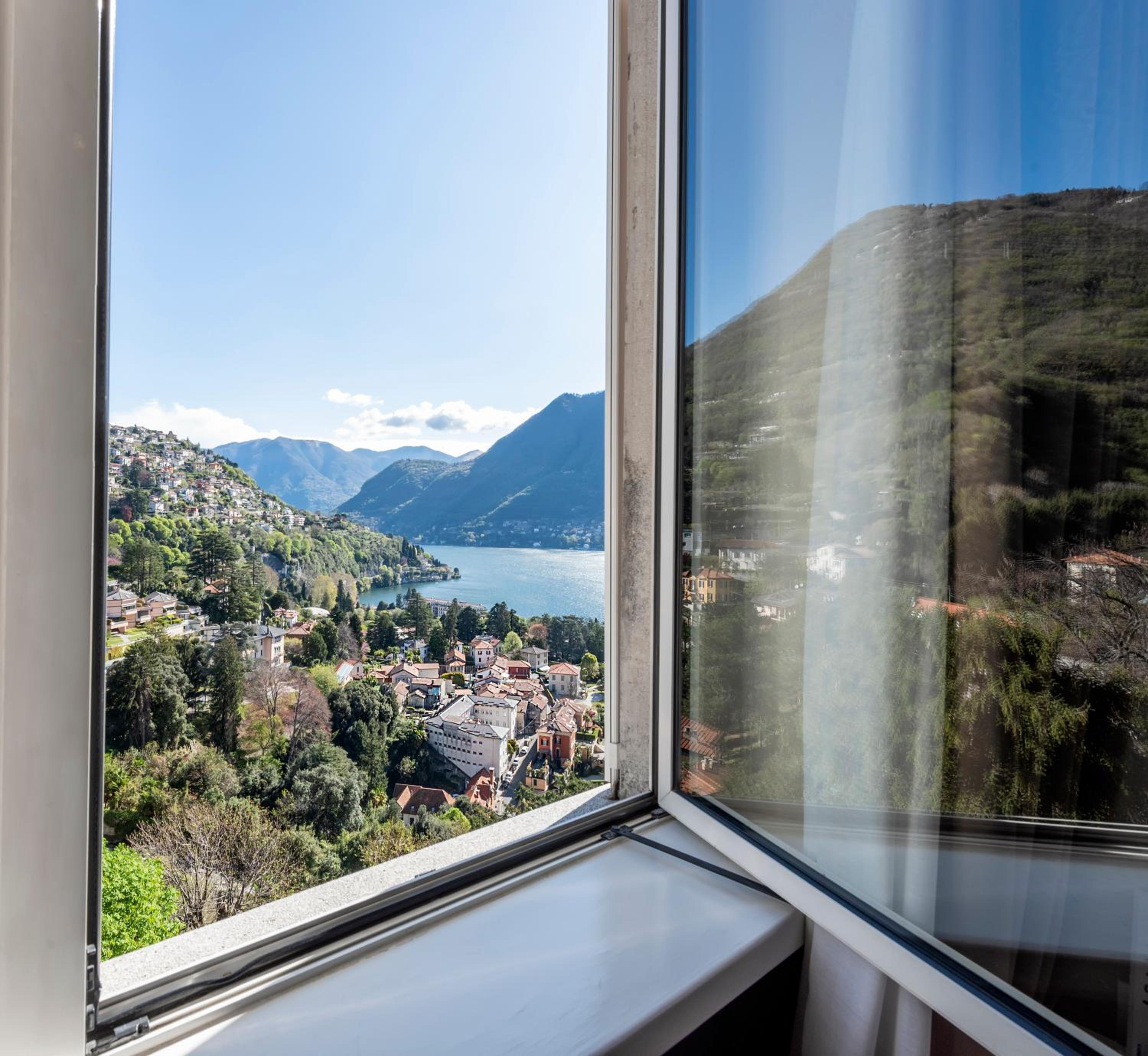 Double Room with Partial Lake View - Photo 8