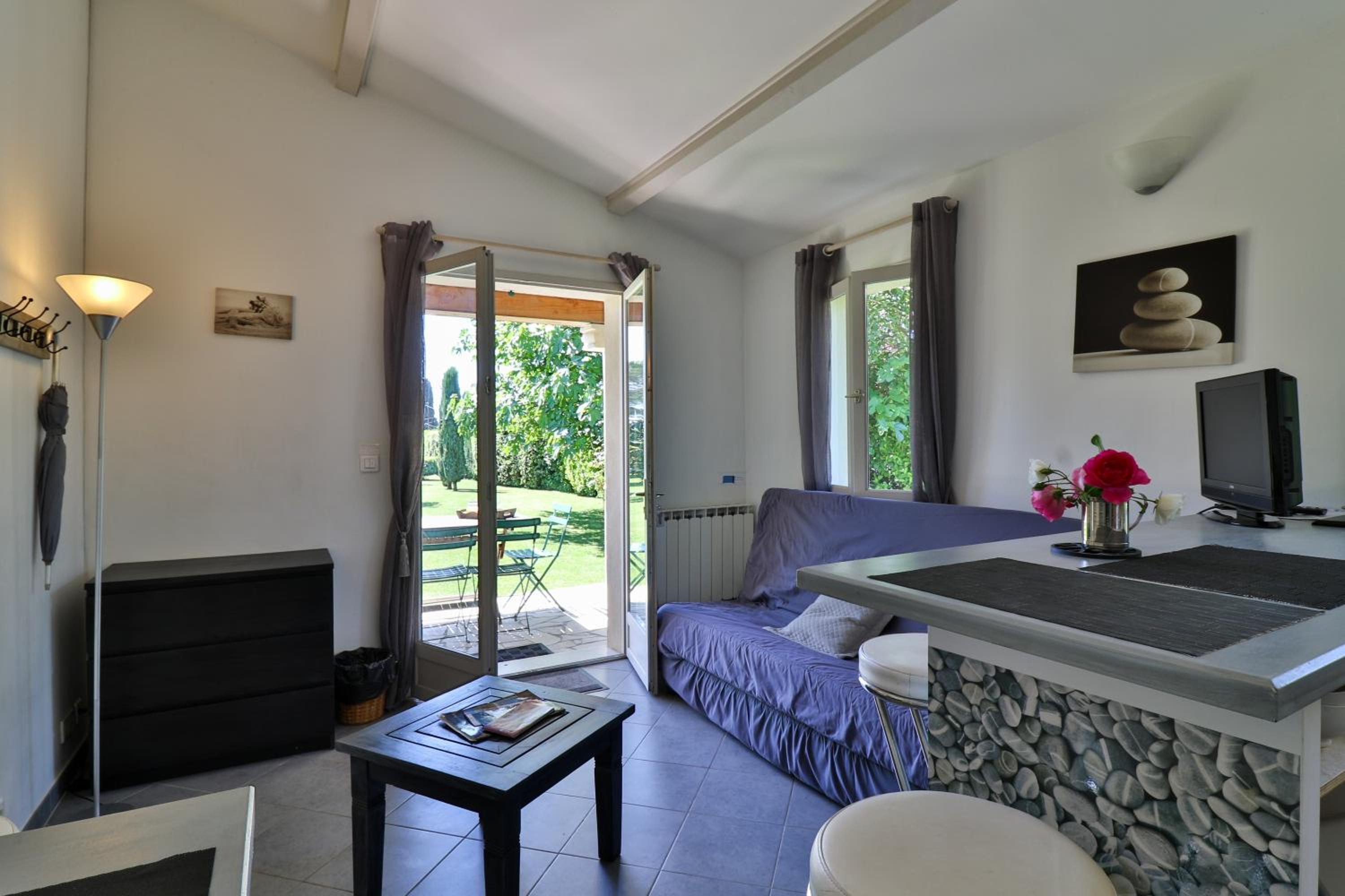 One-Bedroom House photo 1