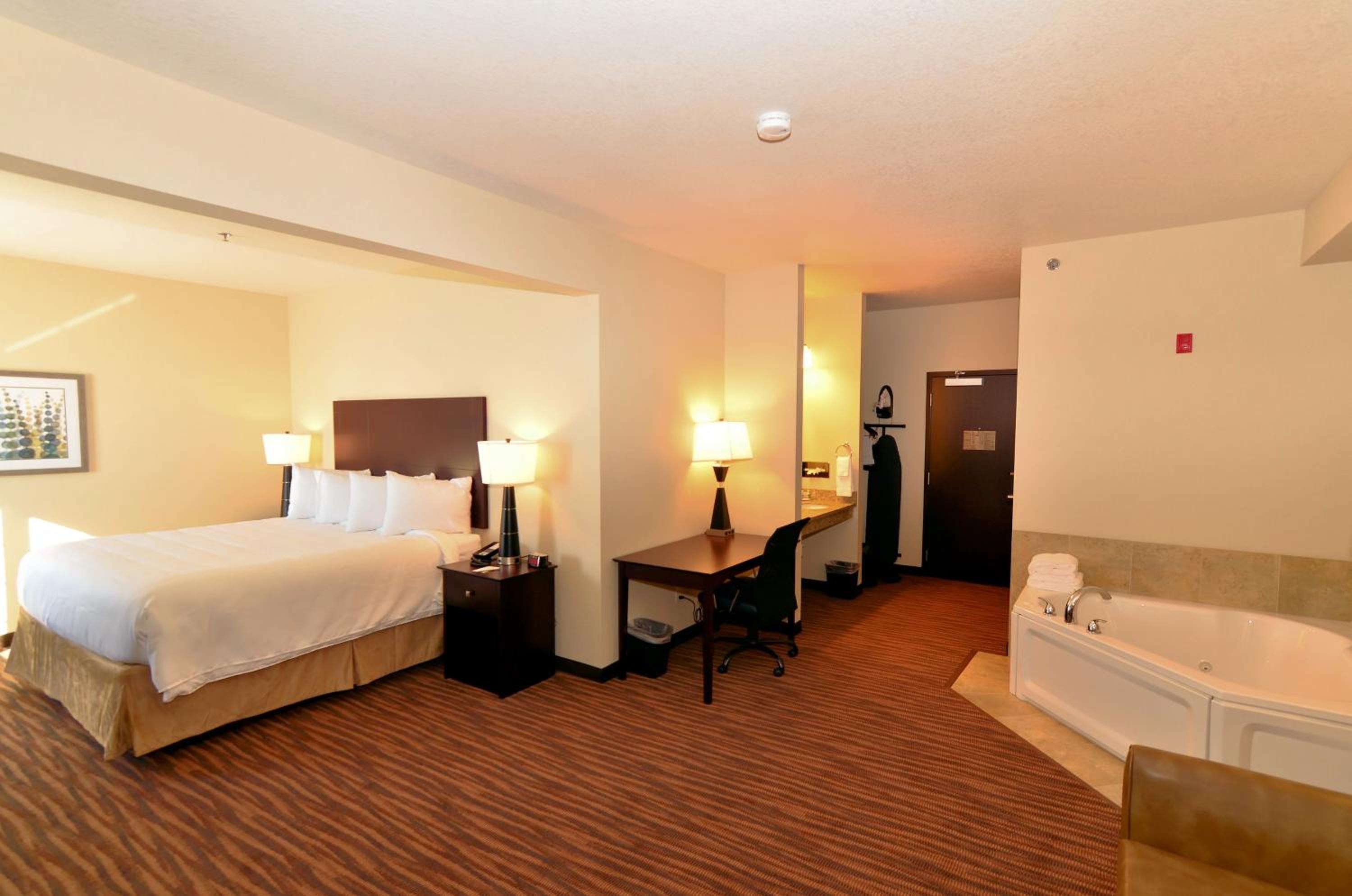 Deluxe Suite with Spa Bath