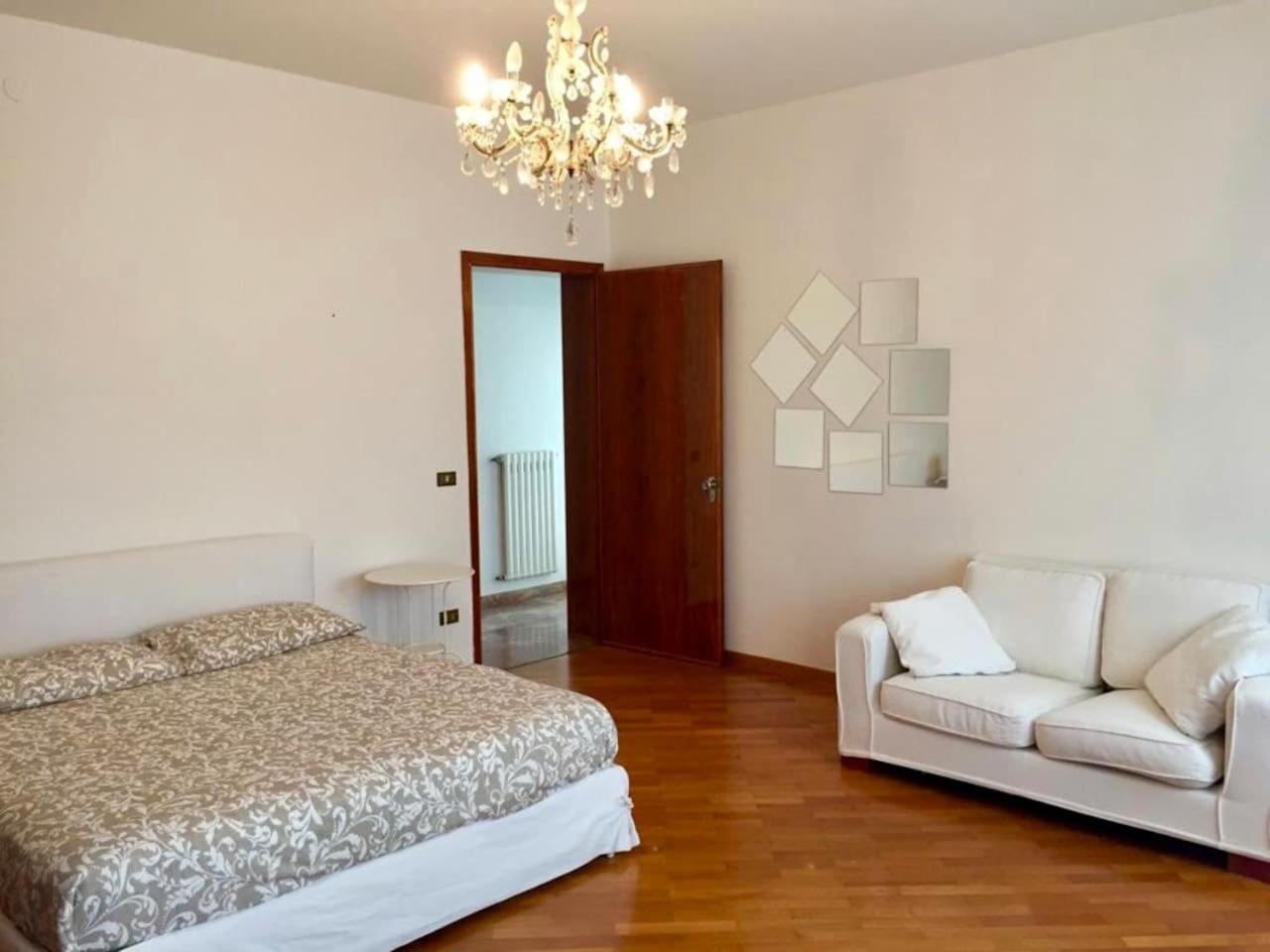 Three-Bedroom Apartment photo 1