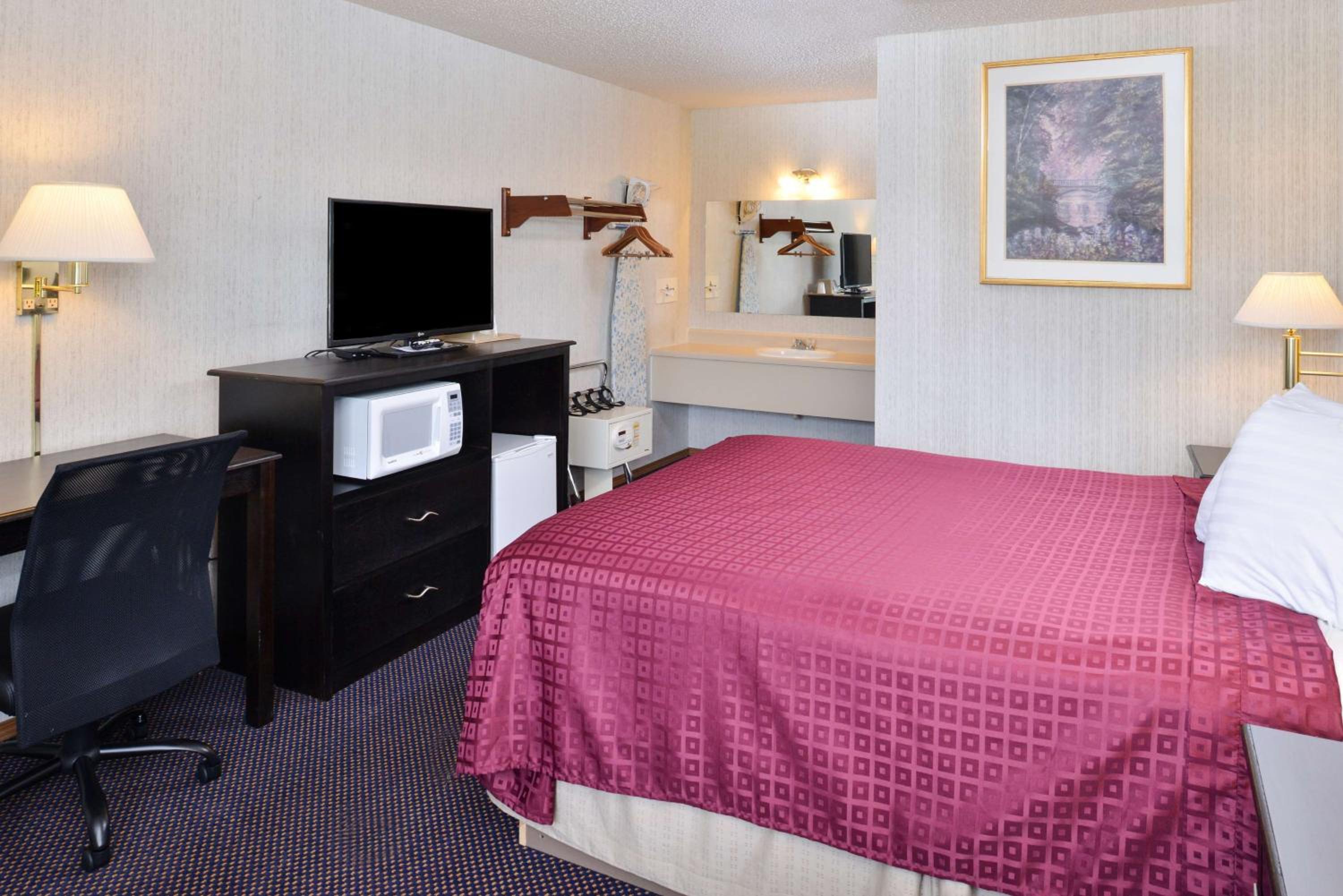 King Room - Non-Smoking - Photo 1