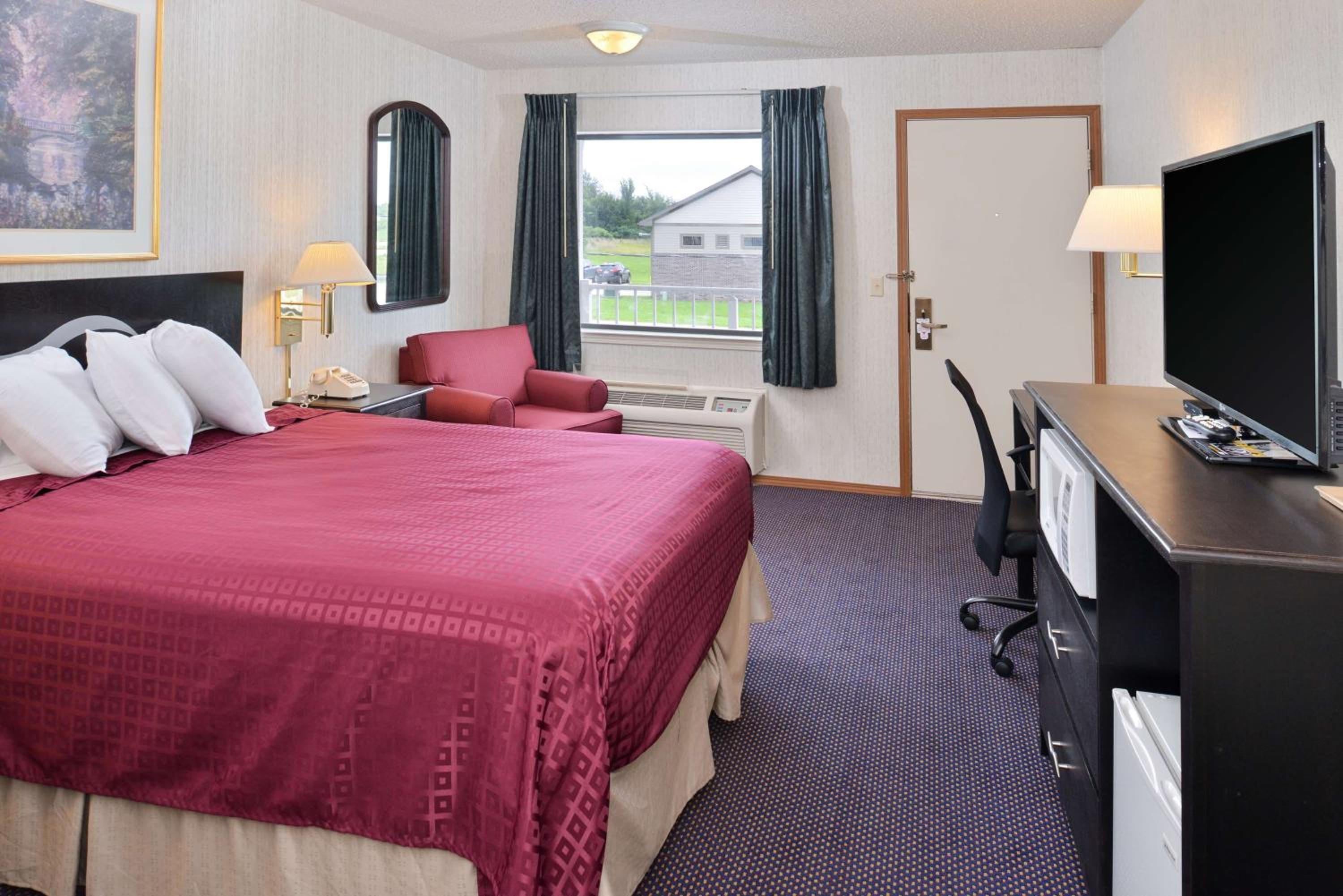 King Room - Non-Smoking - Photo 4