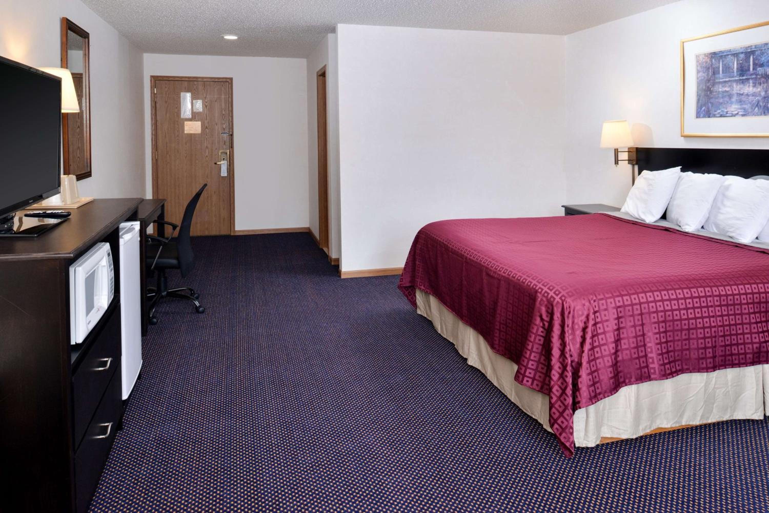 King Room - Non-Smoking - Photo 6