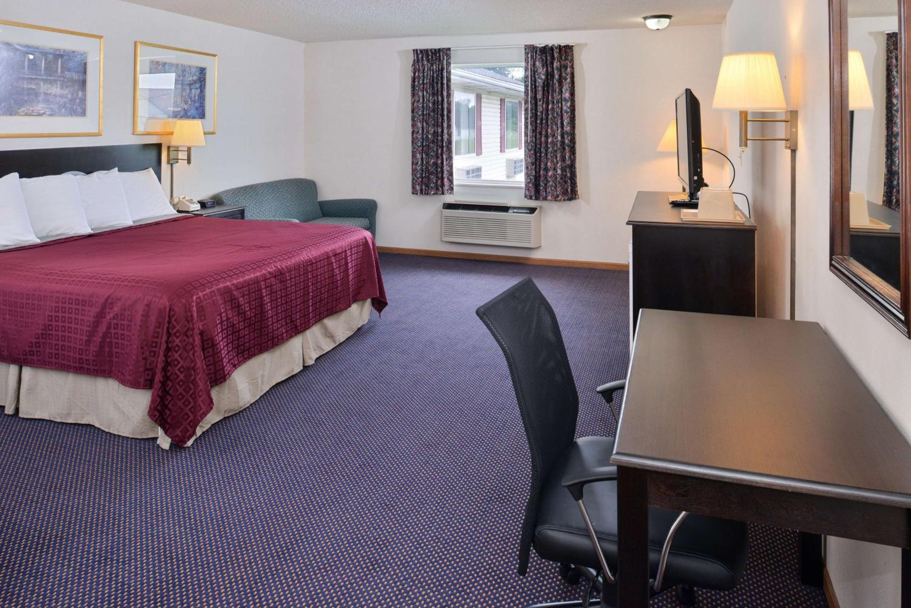 King Room - Non-Smoking - Photo 2