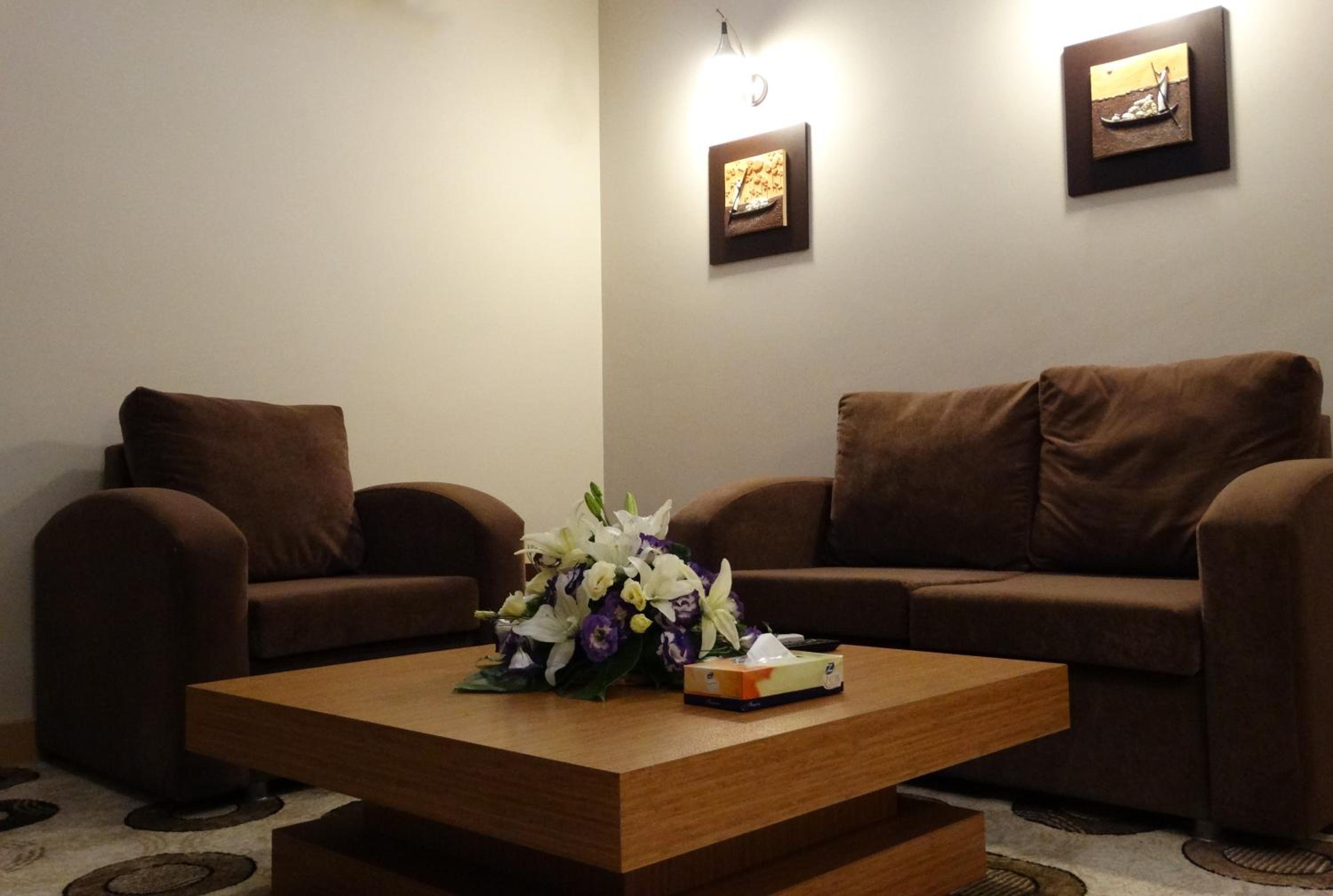 Suite - Photo 3