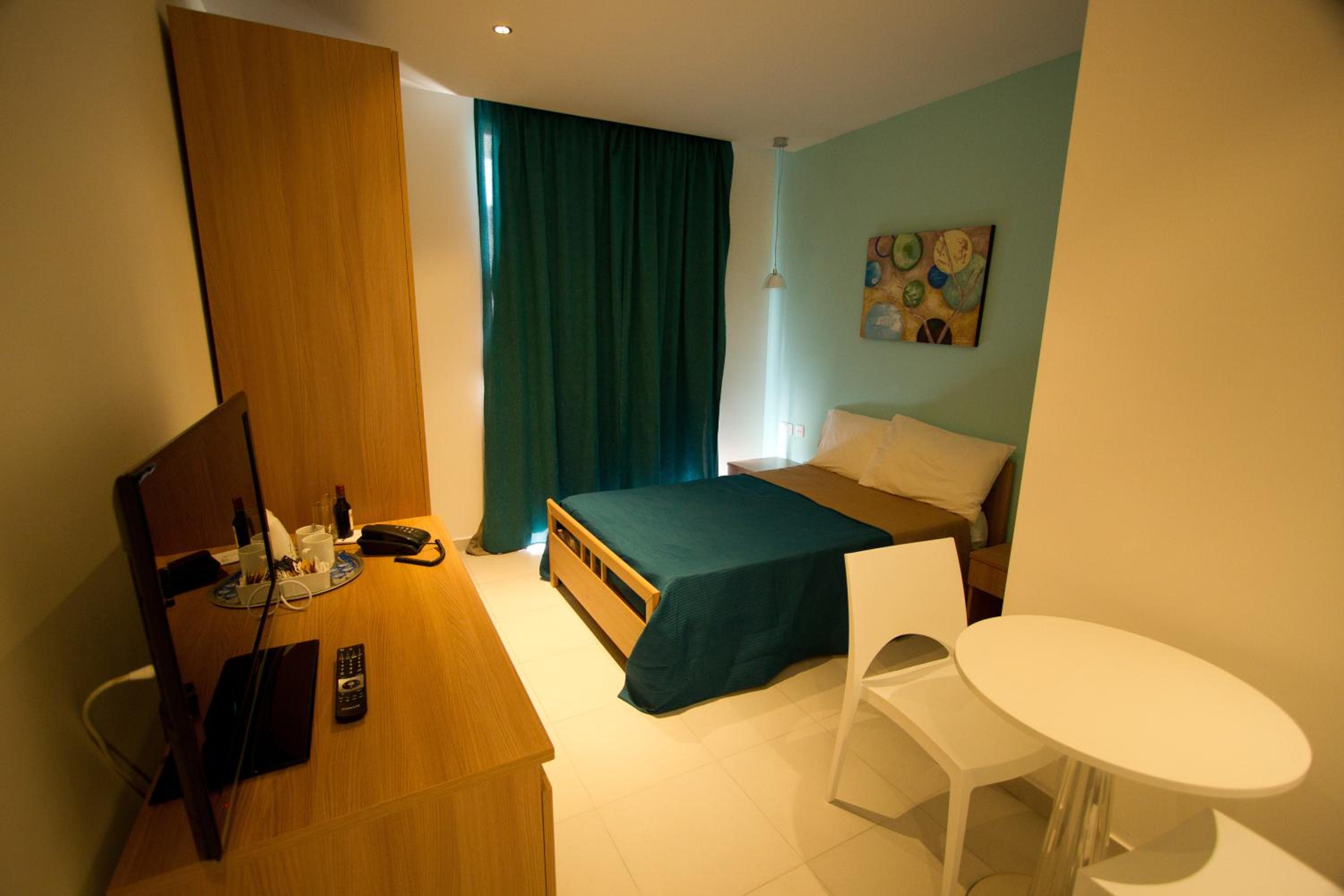 Double or Twin Room with Free Airport Transfer photo 2