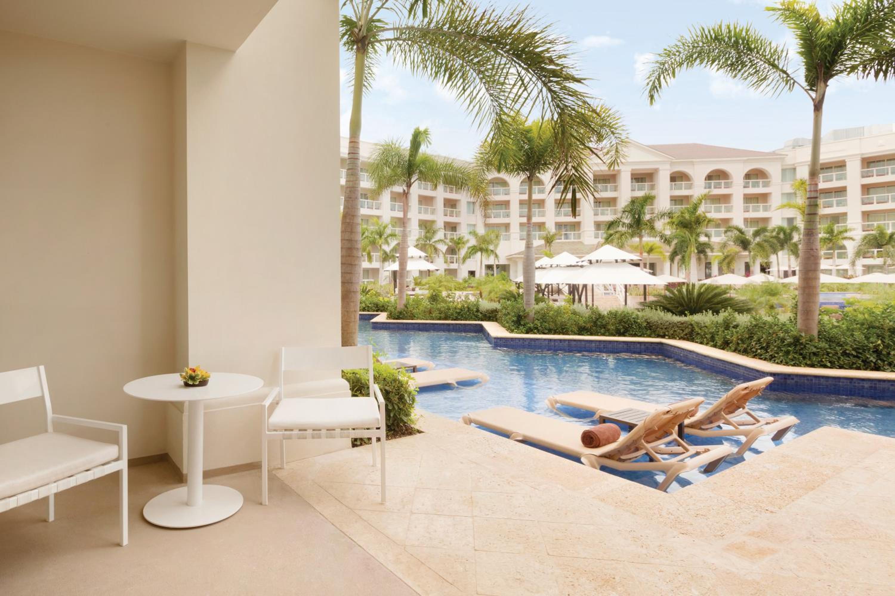 Double Room - Swim Up photo 3