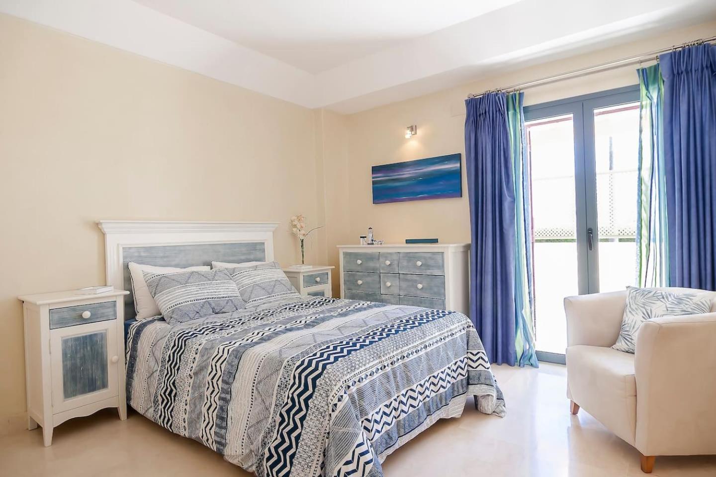 Three-Bedroom Apartment - Photo 41