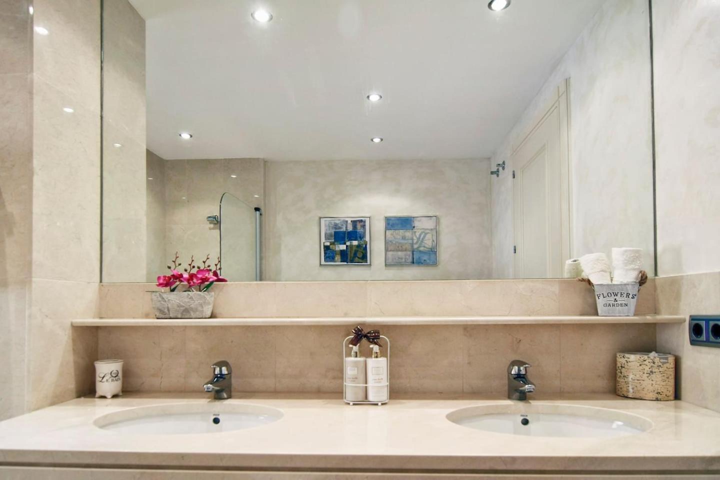 Three-Bedroom Apartment - Photo 11