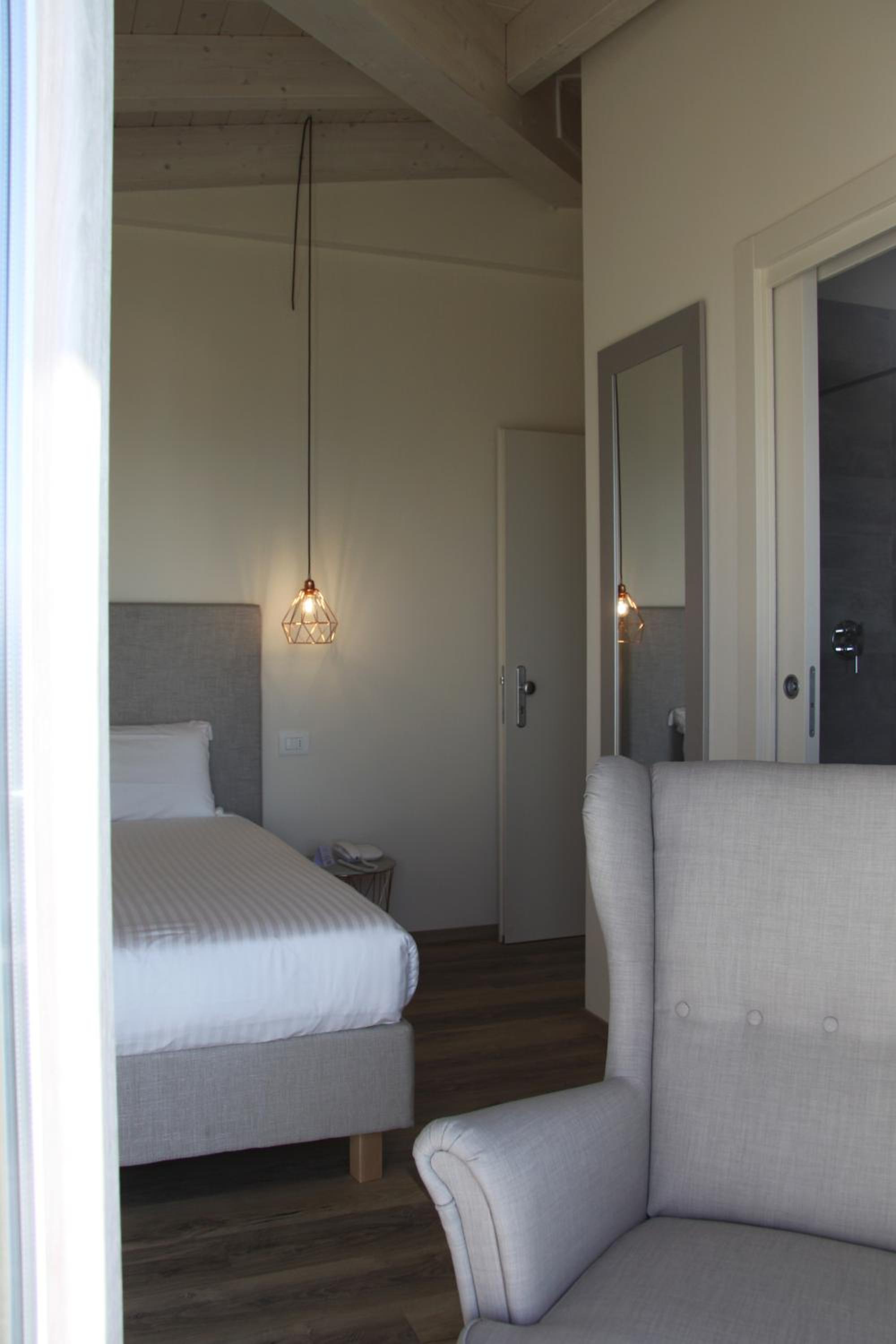 Superior Triple Room with Lake View - Photo 1