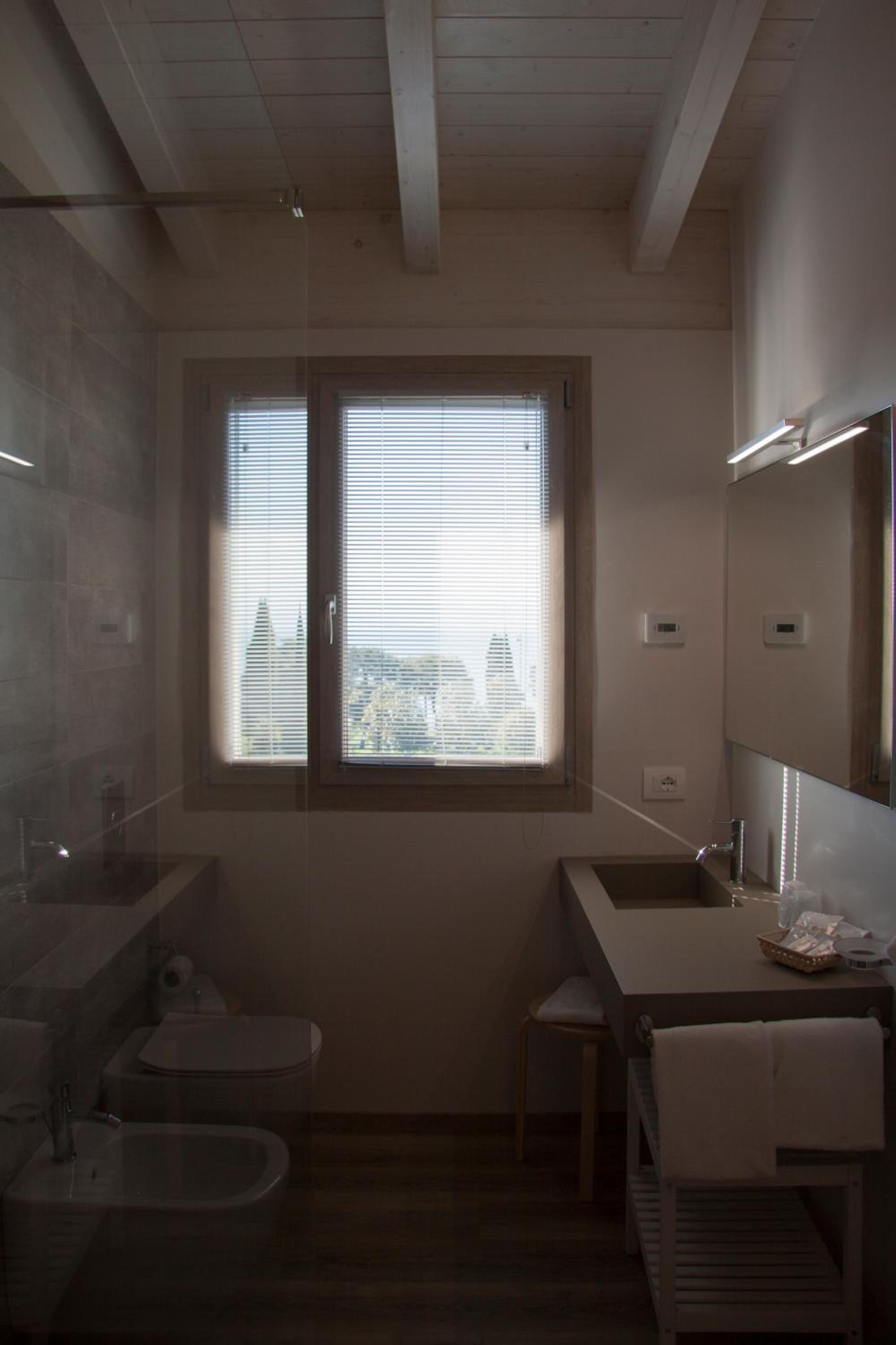 Superior Double Room with Lake View - Photo 8