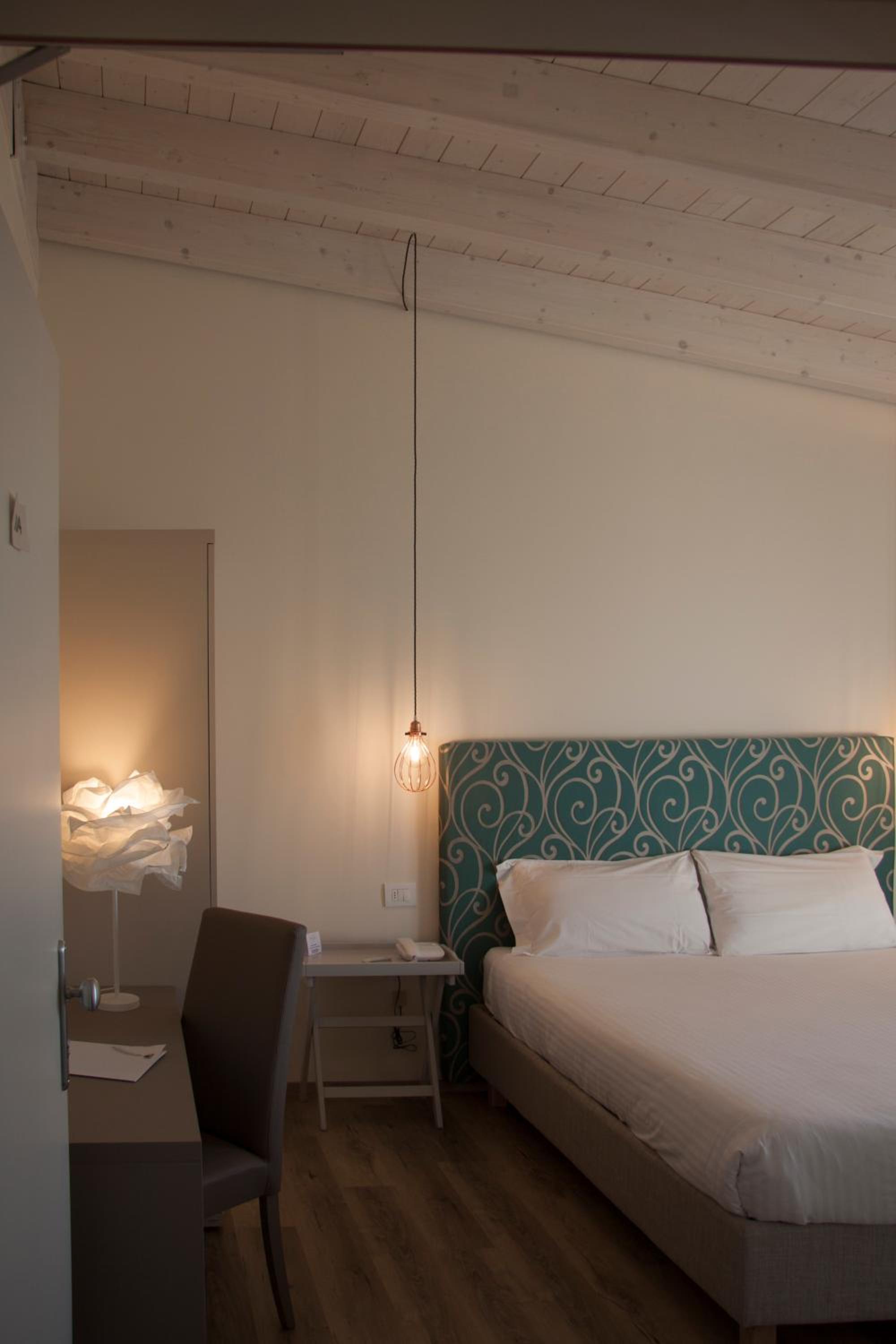 Superior Double Room with Lake View - Photo 6