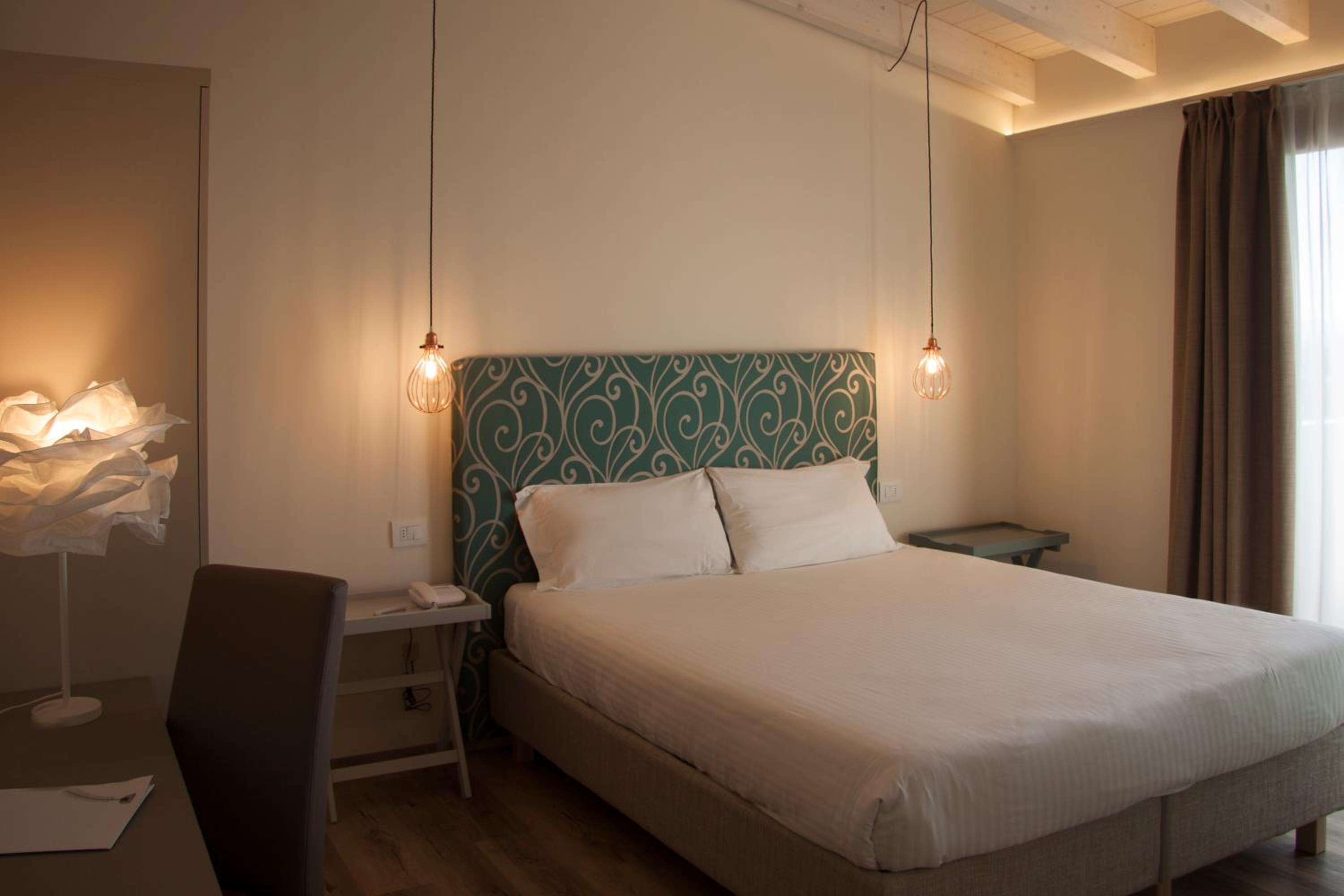 Superior Double Room with Lake View - Photo 5