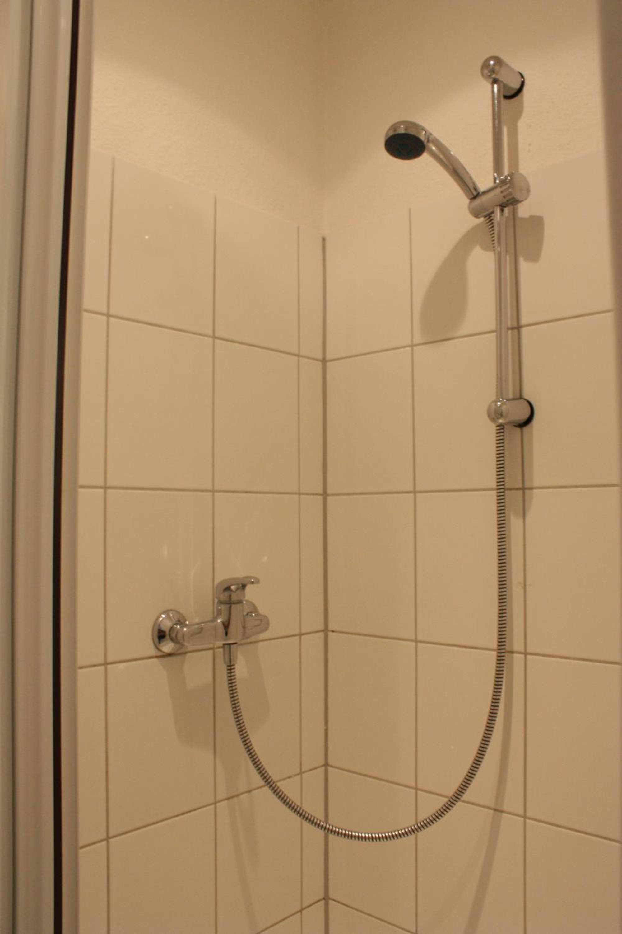Standard Double Room - Photo 8