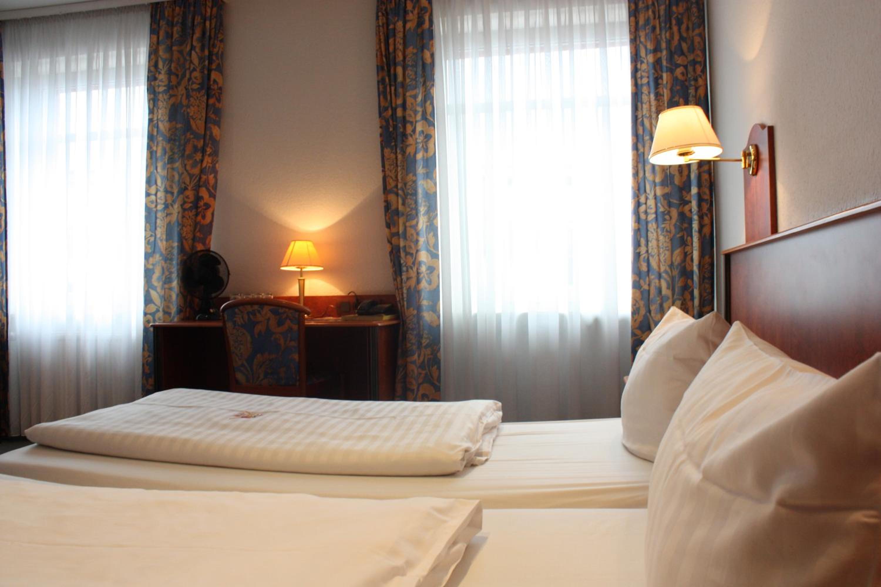Standard Double Room - Photo 10