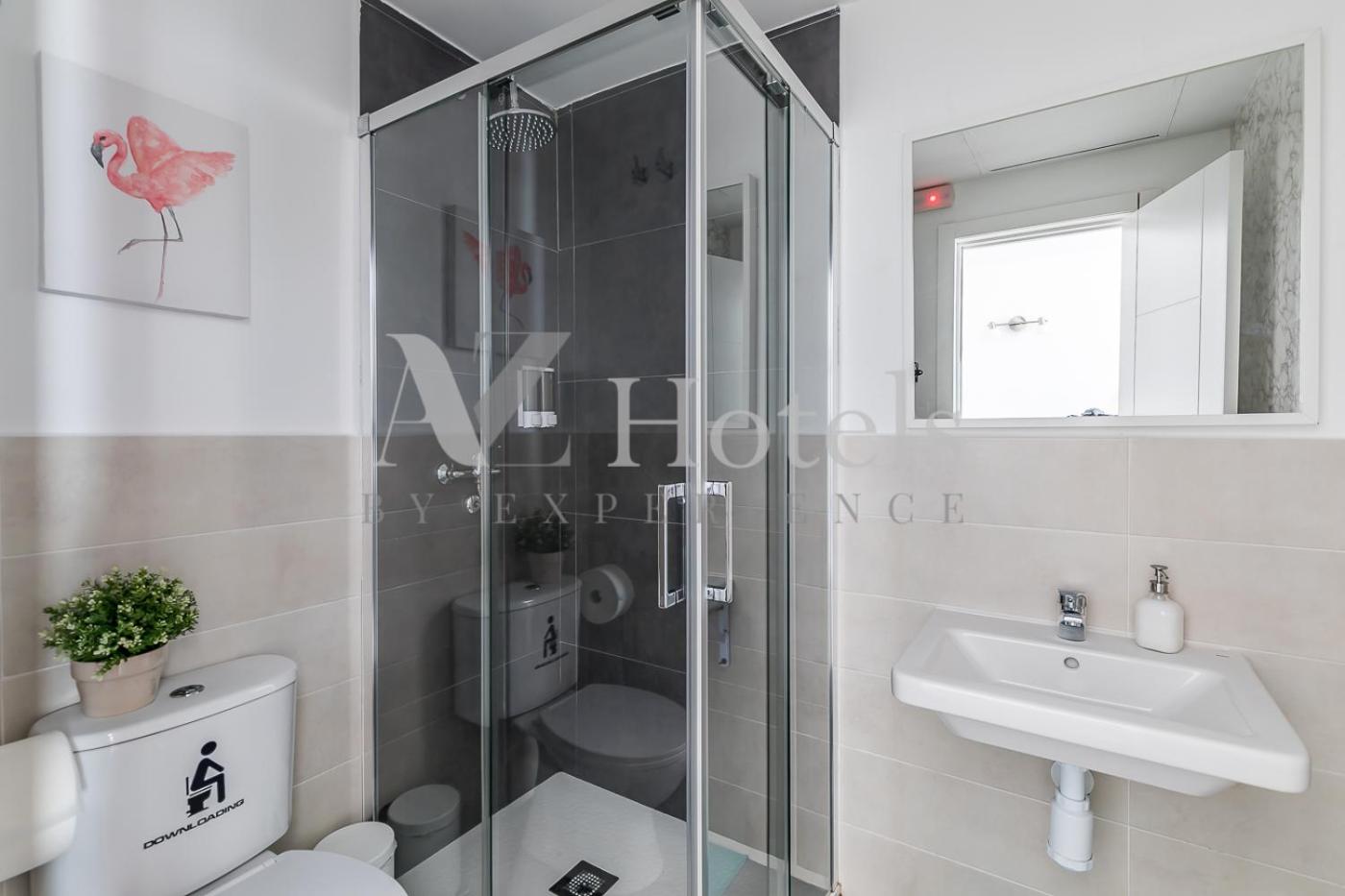 Superior Twin Room with Private Bathroom - Photo 7