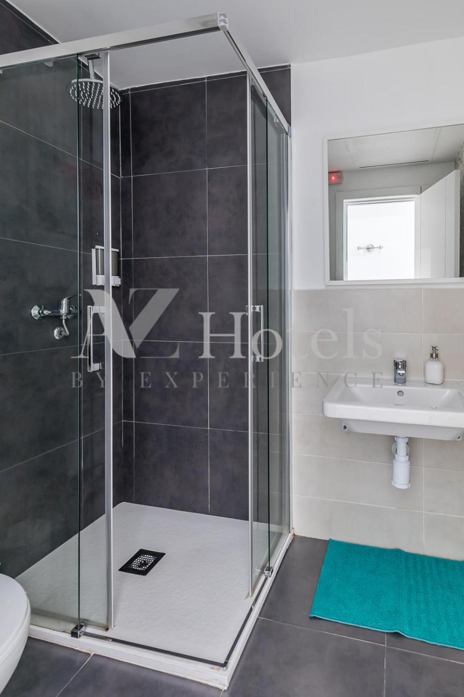 Superior Twin Room with Private Bathroom - Photo 8