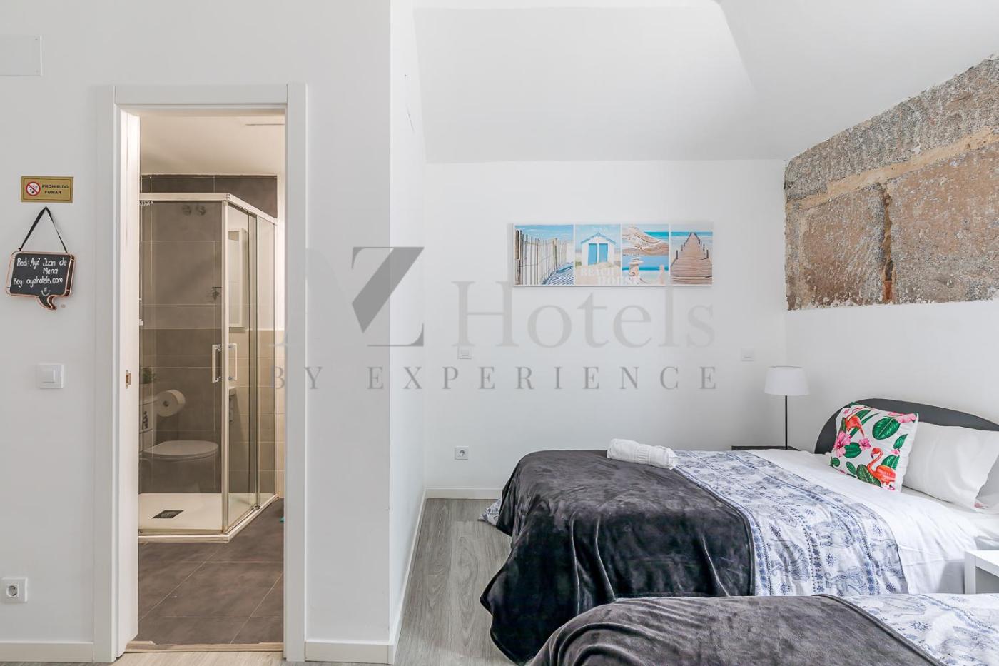 Superior Twin Room with Private Bathroom - Photo 14