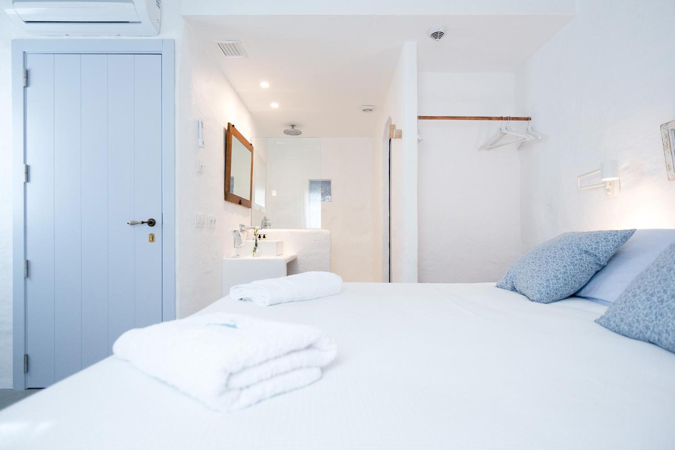 Double Room - Photo 17