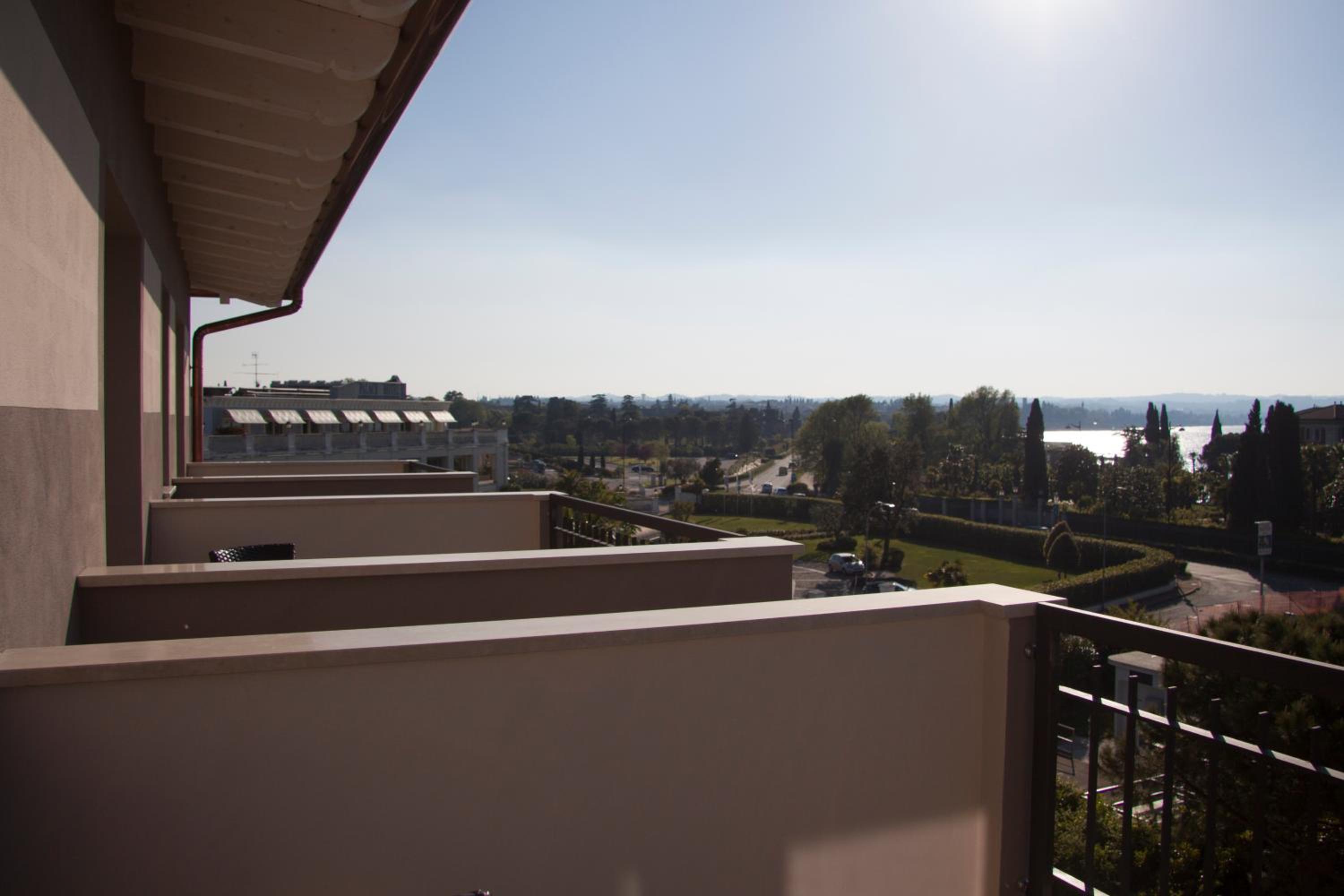 Superior Double Room with Lake View - Photo 15