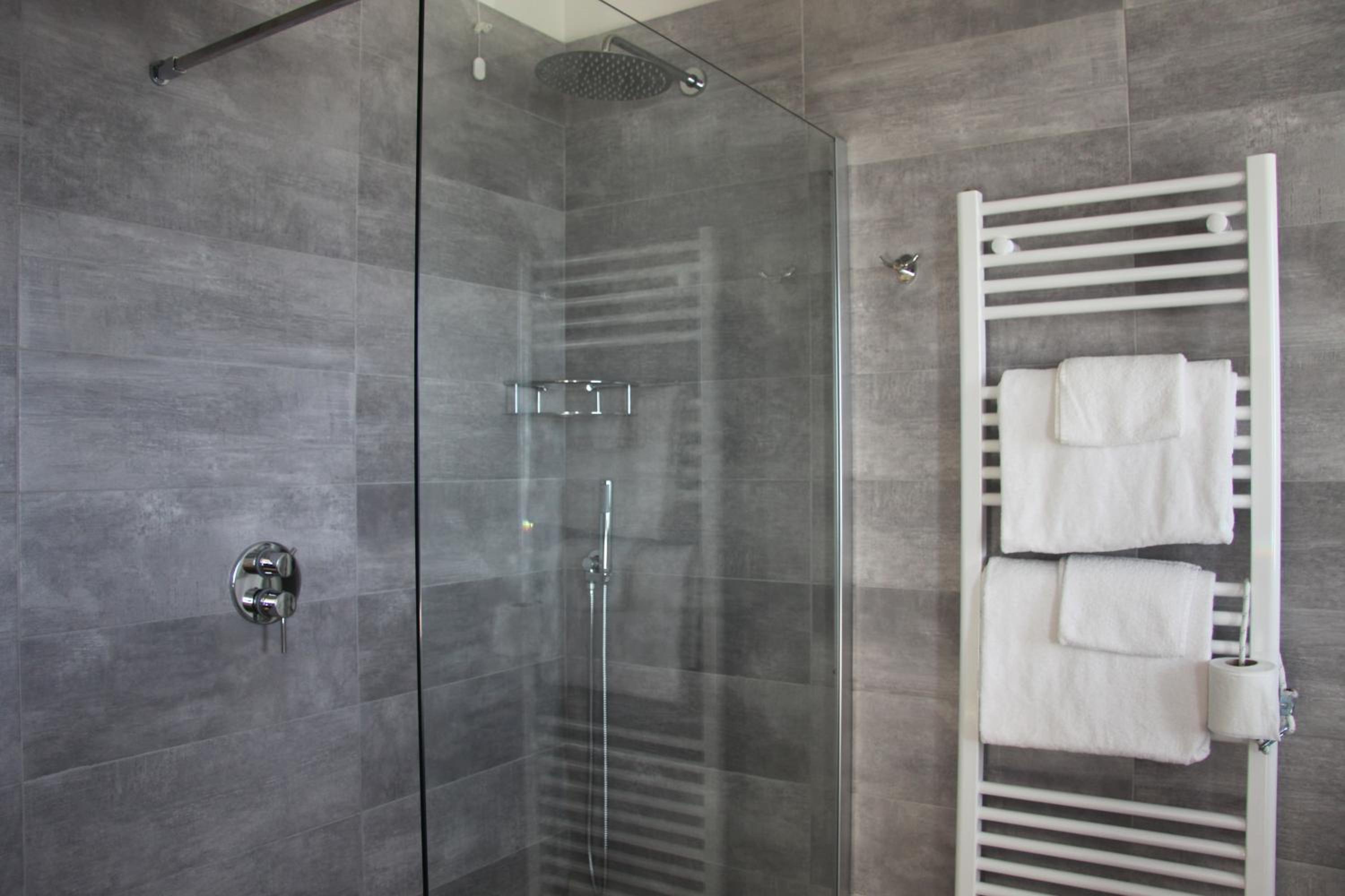 Superior Double Room with Lake View - Photo 16
