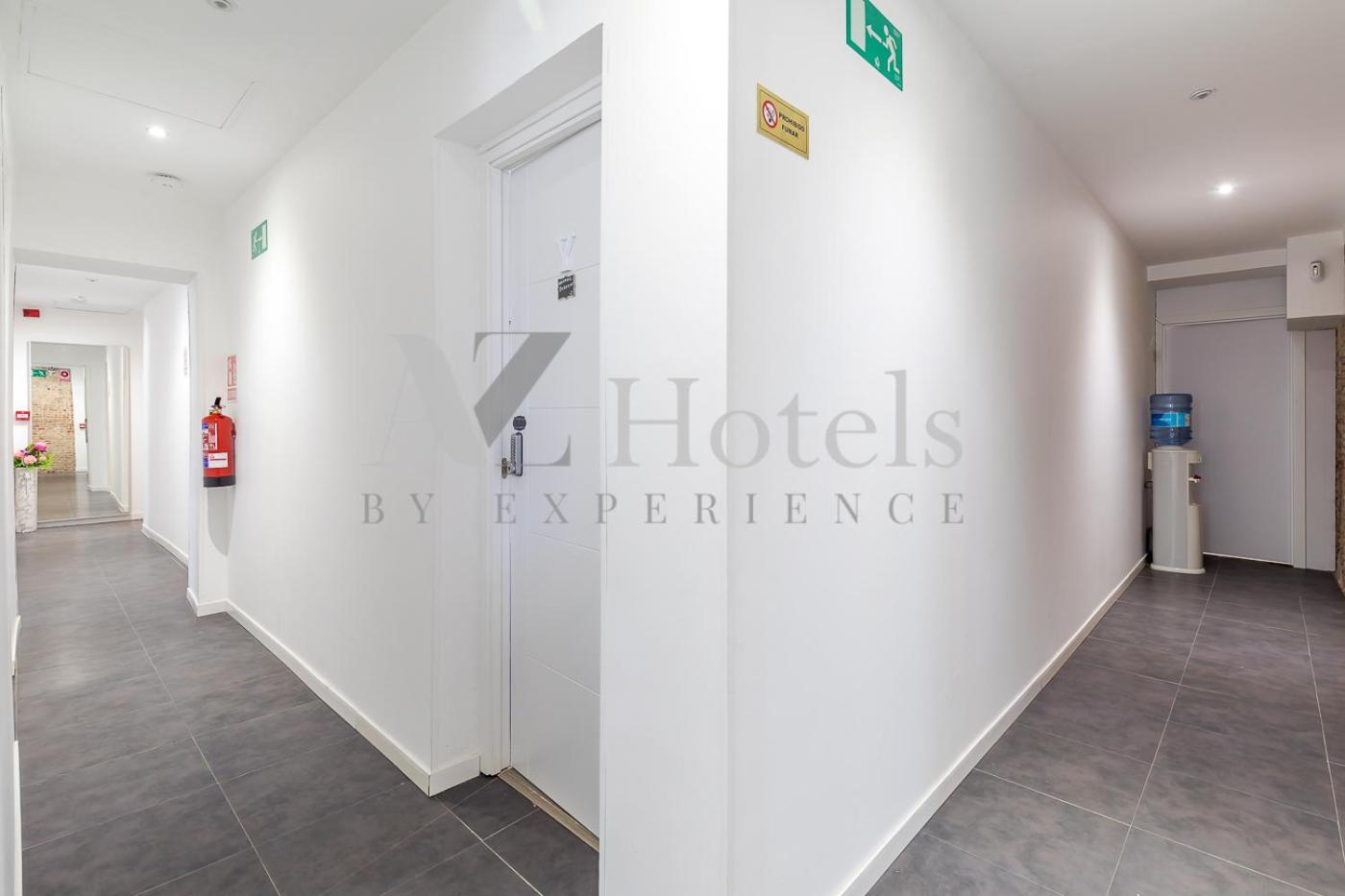 Superior Twin Room with Private Bathroom - Photo 23