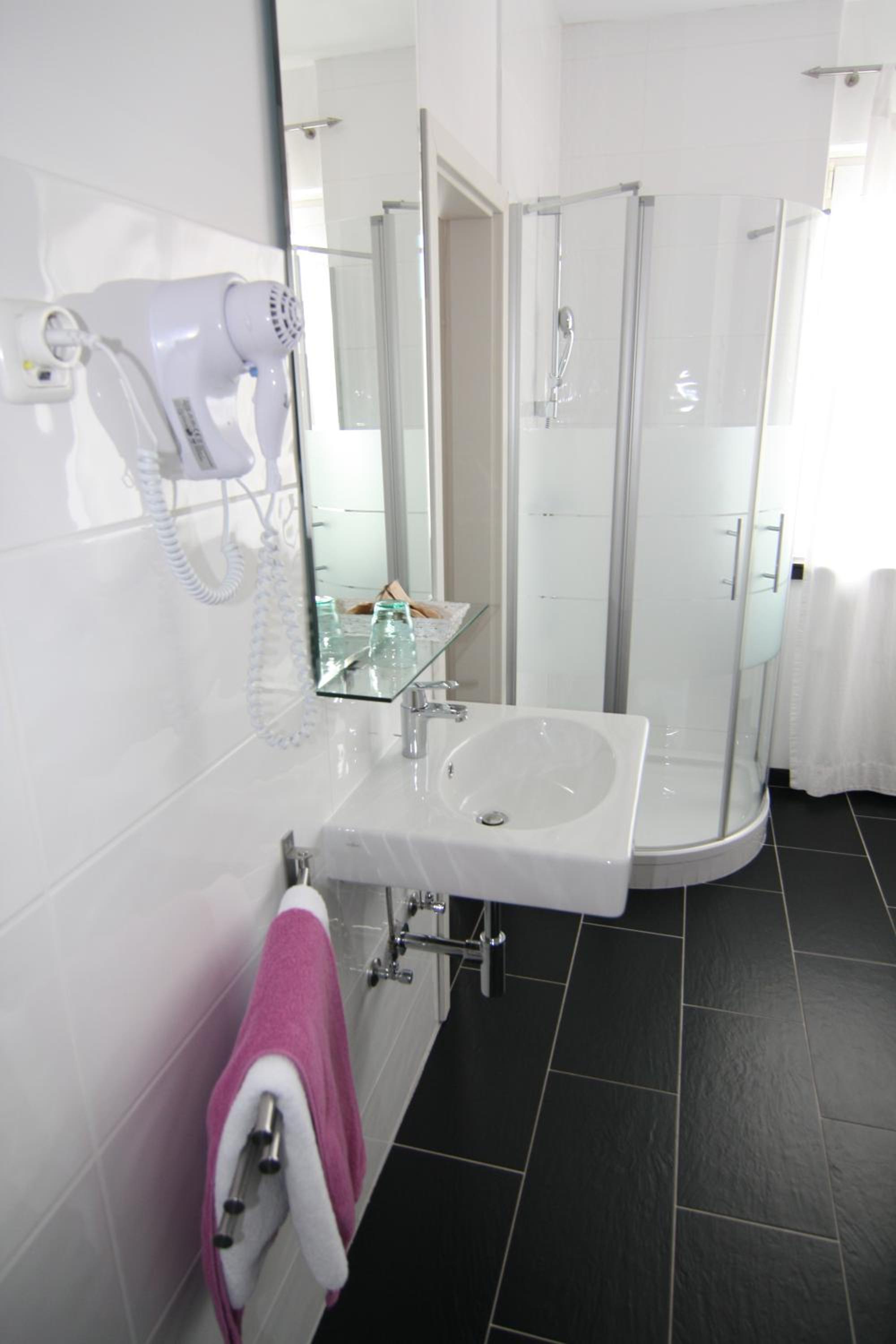 Double Room - Photo 6
