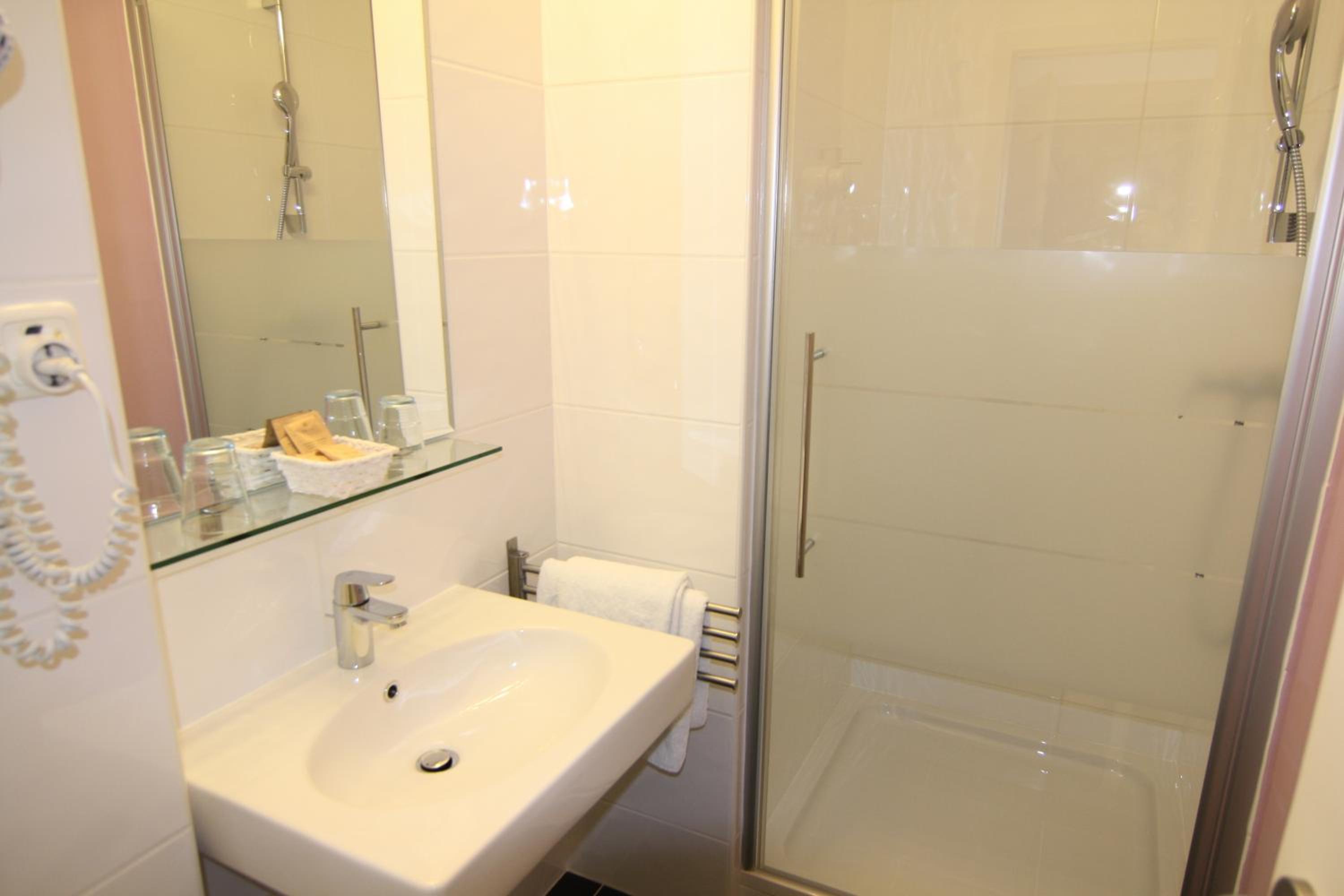Double Room - Photo 4
