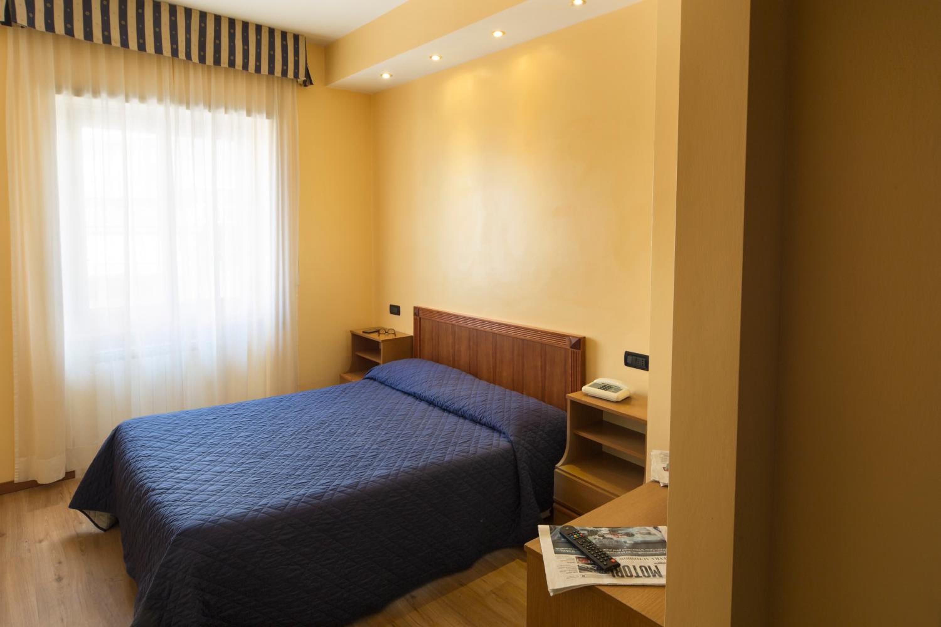 Double Room With Small Double Bed photo 1