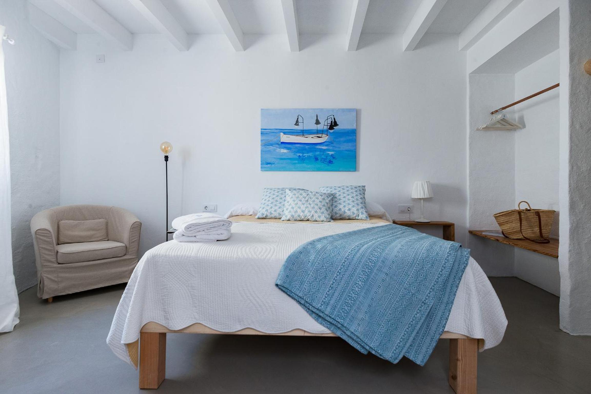 Large Double Room - Photo 10