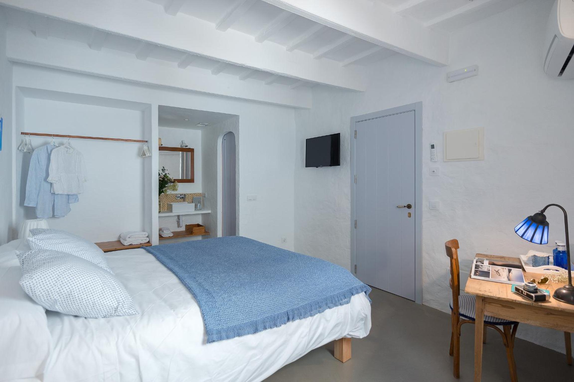 Large Double Room - Photo 9