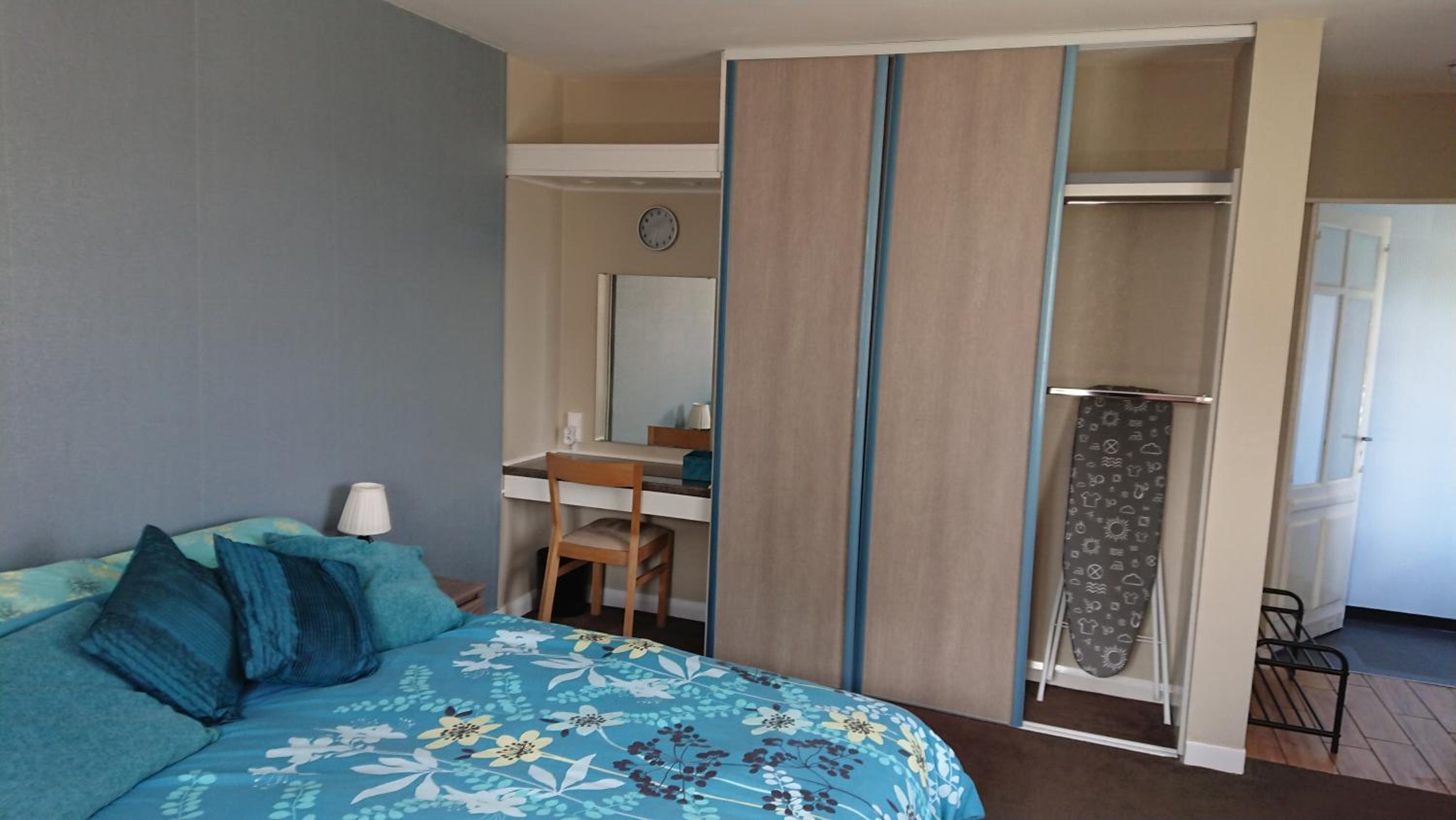 Double Room with Private Bathroom - Photo 3