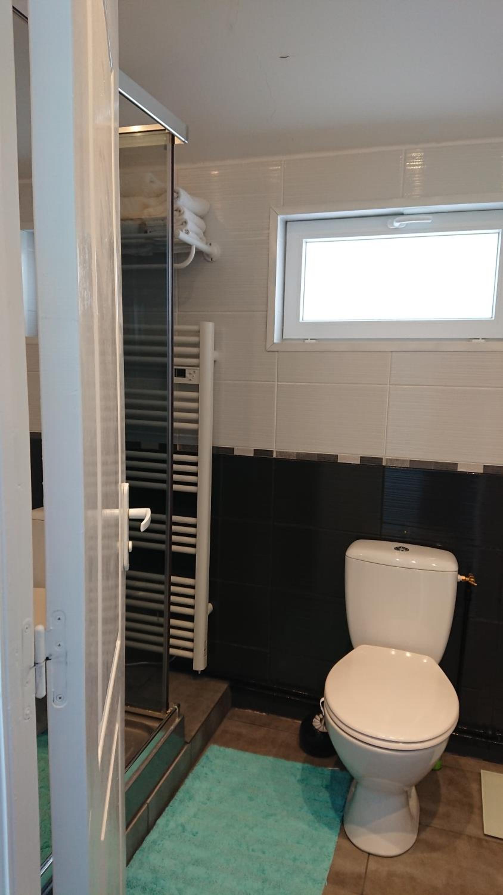 Double Room with Private Bathroom - Photo 6