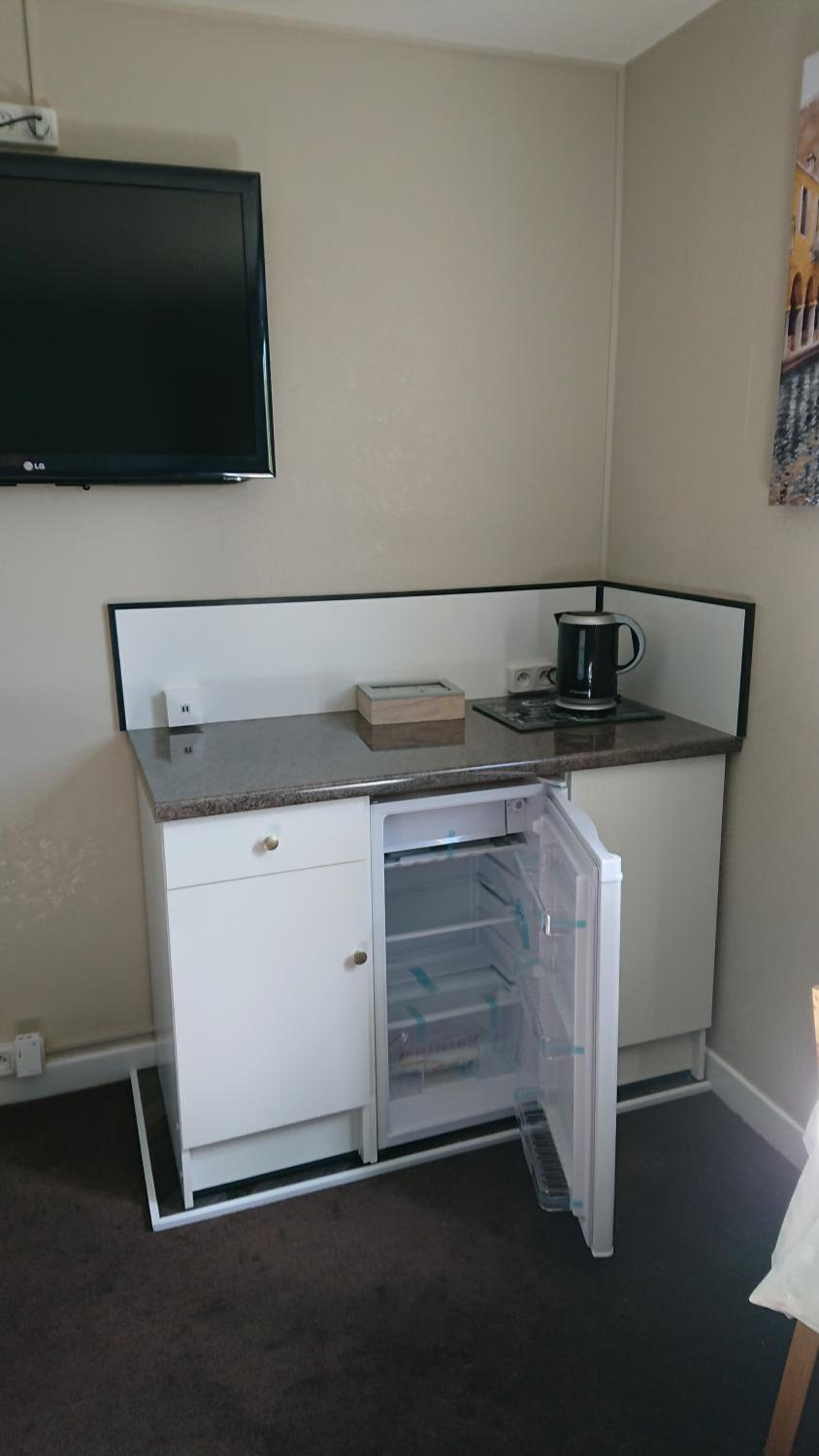 Double Room with Private Bathroom - Photo 4
