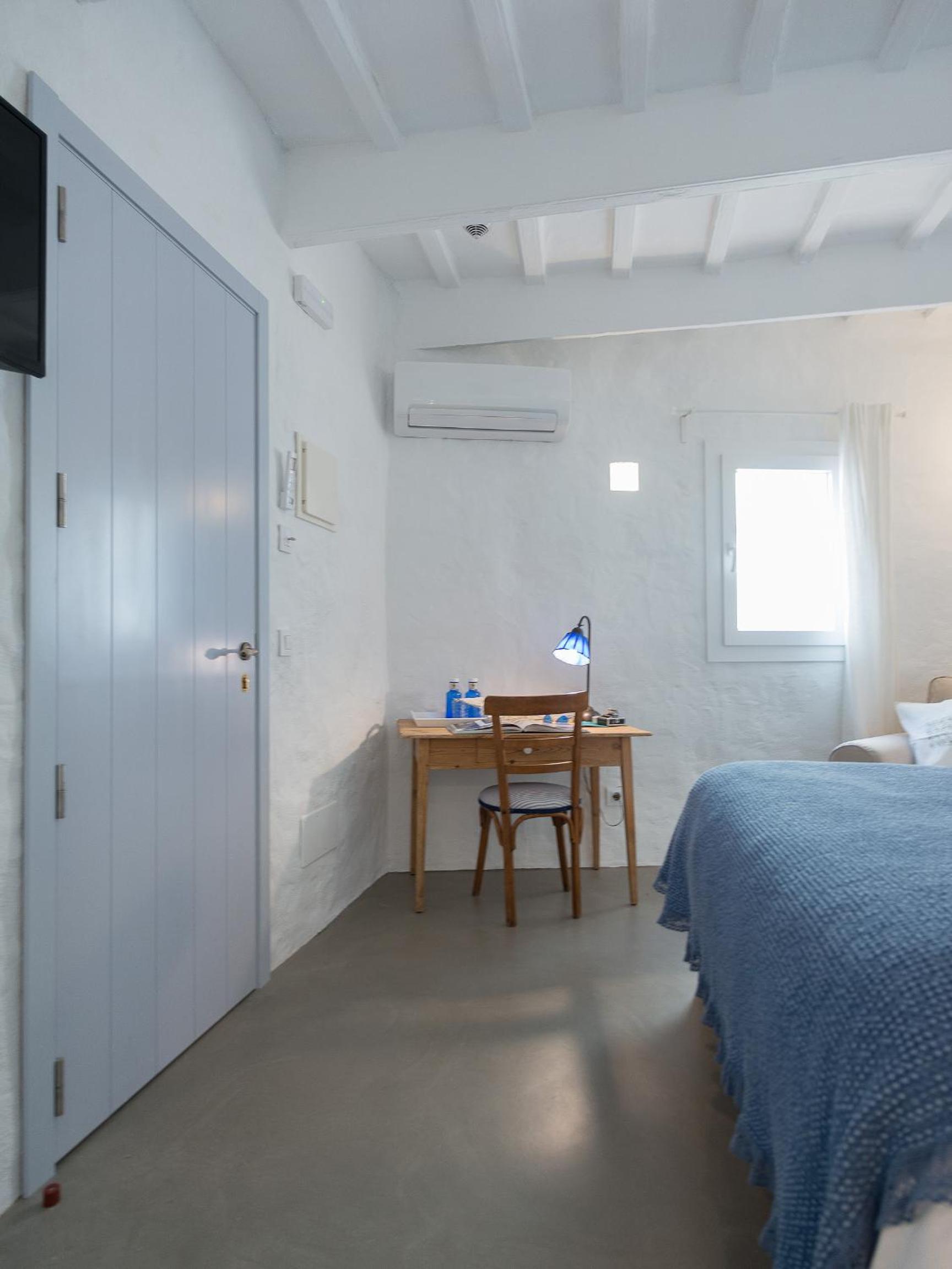 Large Double Room - Photo 4