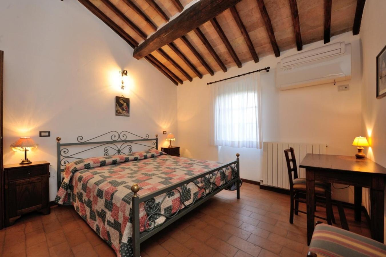 Three-Bedroom House photo 3