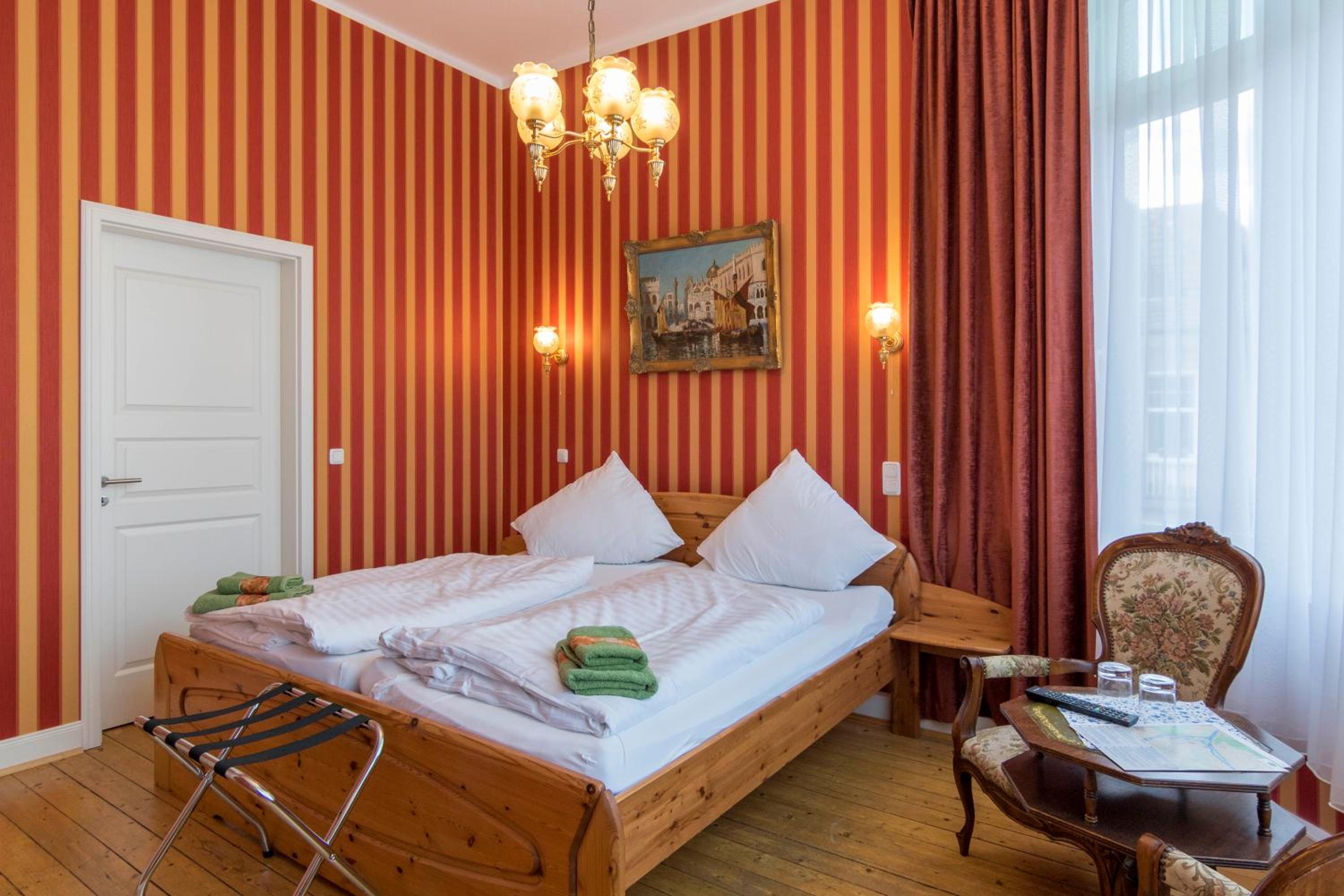 Large Double Room photo 2
