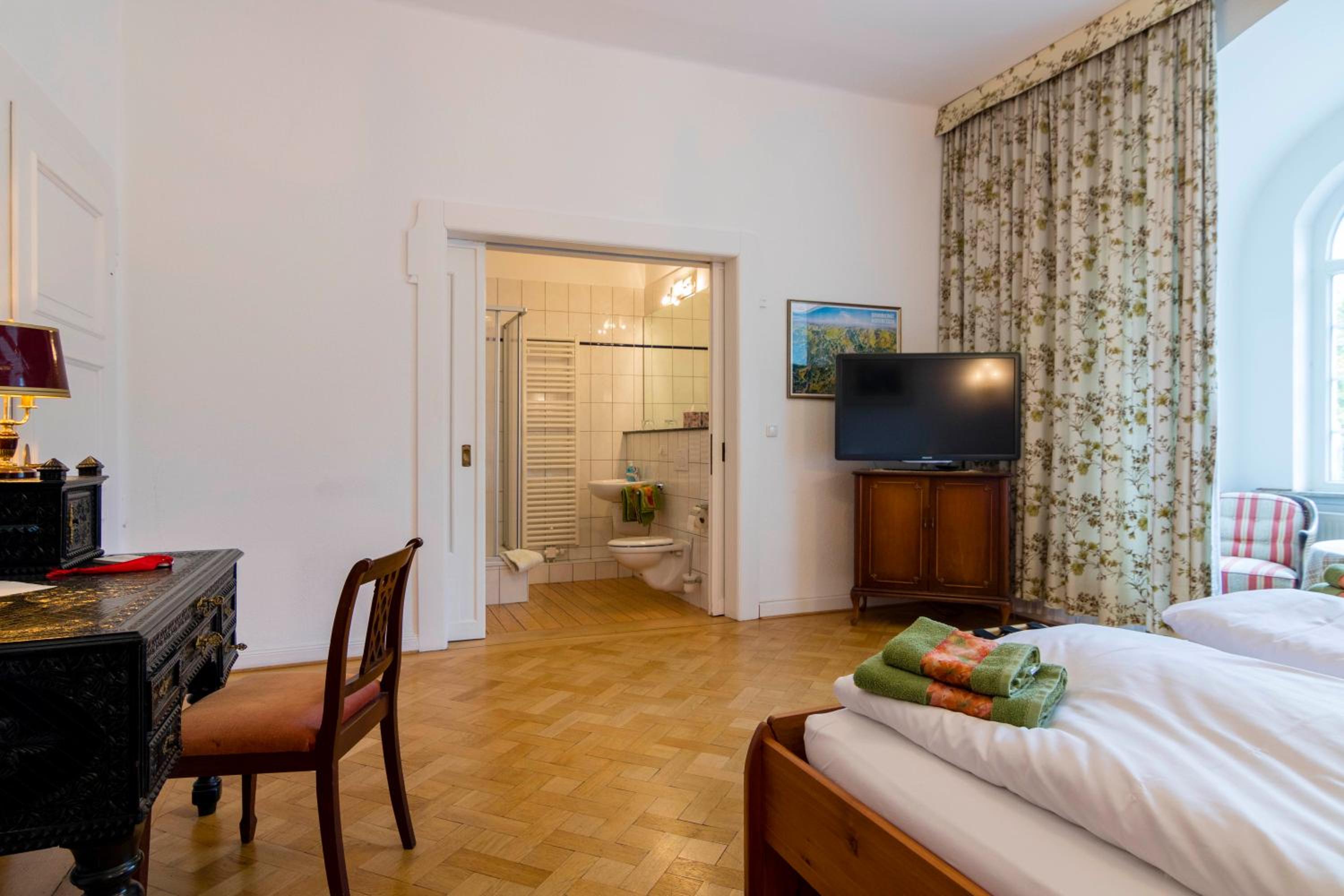 Large Double Room photo 3