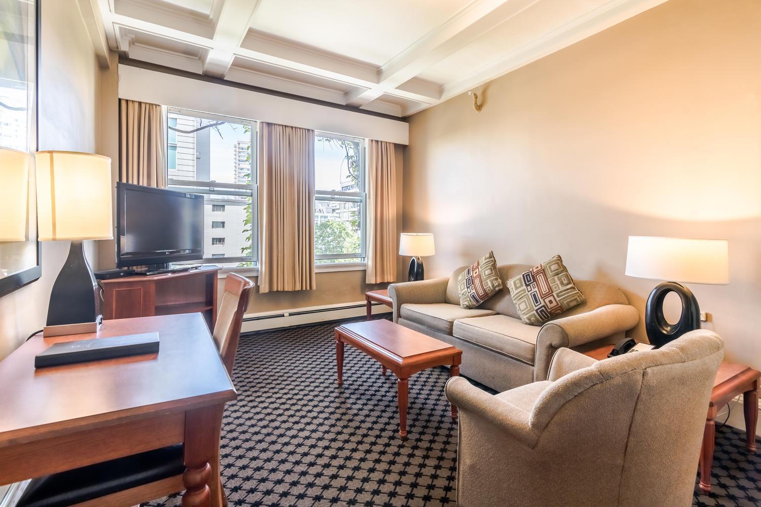 One-Bedroom Suite with Kitchen
