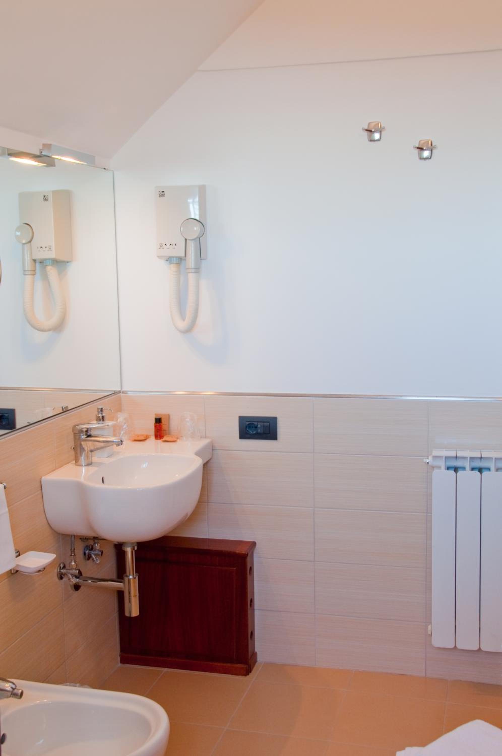 Classic Double Room with Terrace - Photo 10