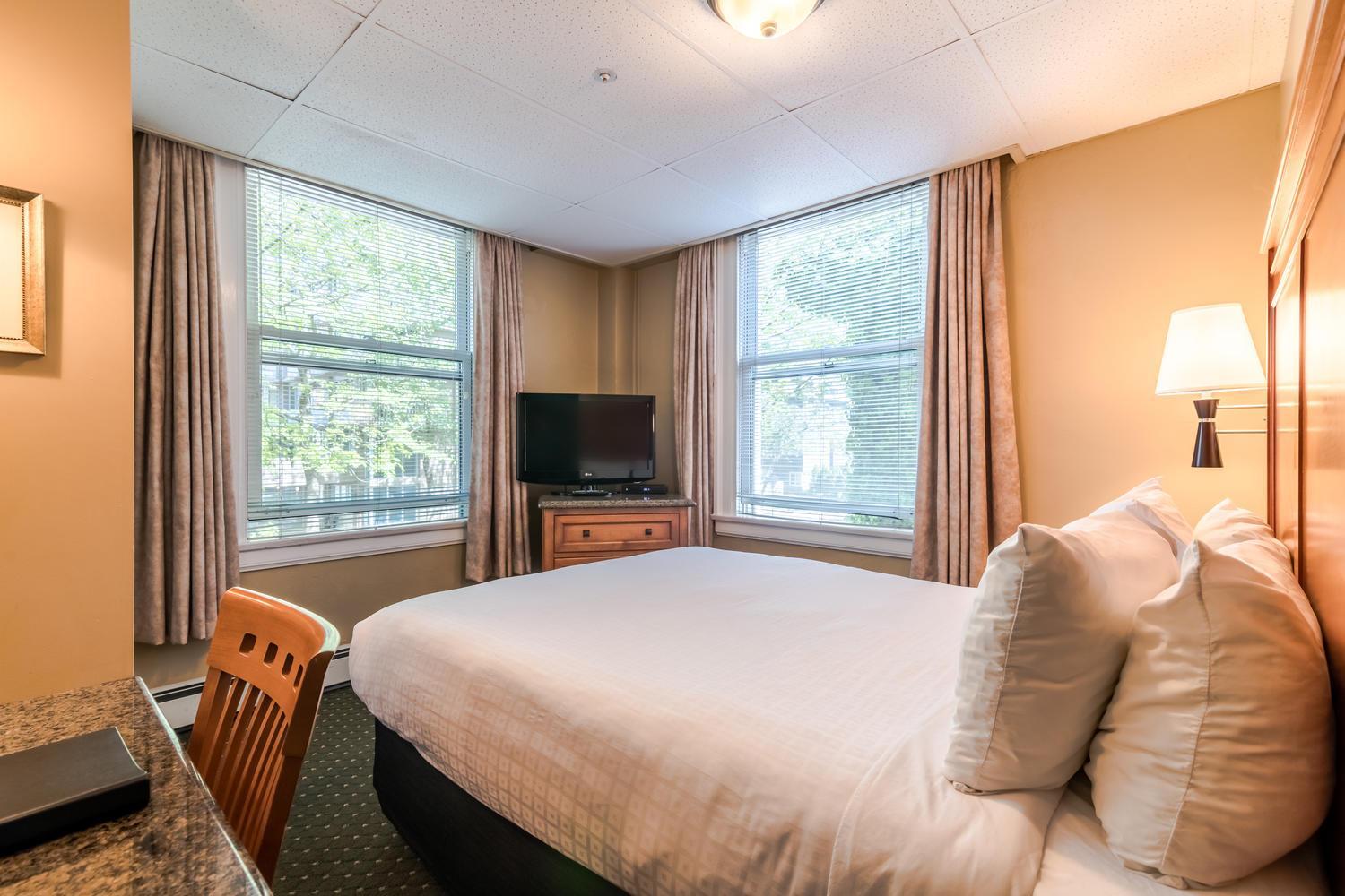Standard Queen Room